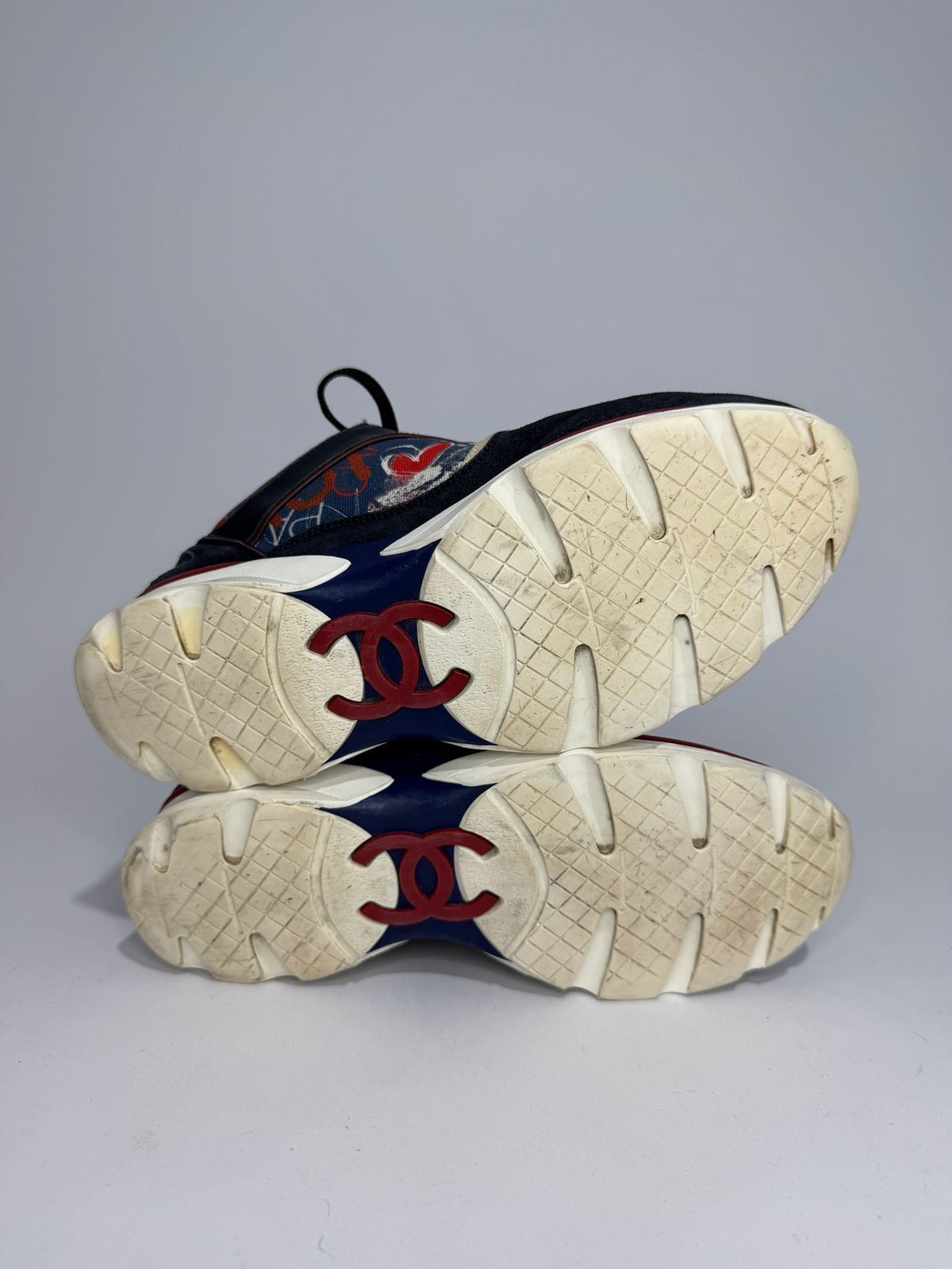 Chanel Chanel Multicolor Canvas Suede Heart Low Top Sneakers EU38 Size US 8 / IT 38 - 7 Thumbnail