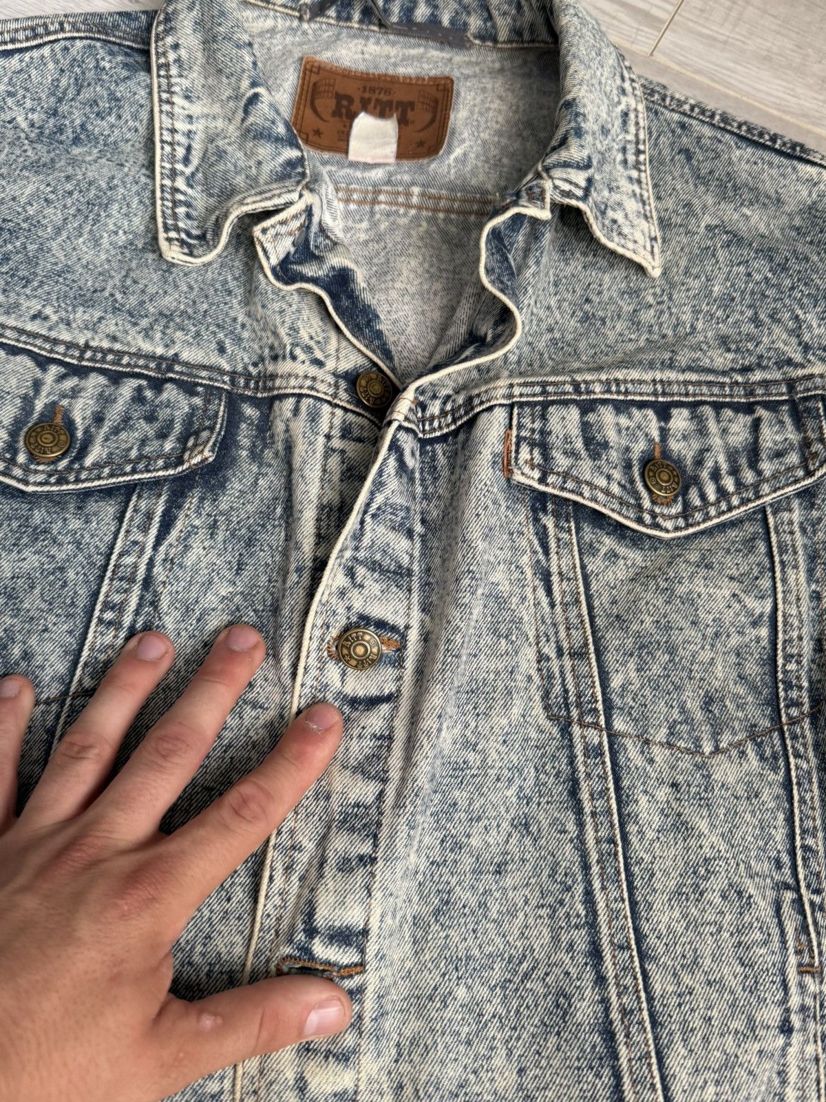 Vintage Vintage Italian style Oversized Washed Denim Jacket Size US L / EU 52-54 / 3 - 8 Thumbnail