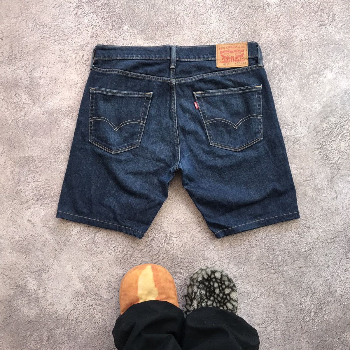 Vintage Vintage Levis Y2K Relaxed Denim Shorts Streetwear Logo 32 Size US 32 / EU 48 - 1 Thumbnail