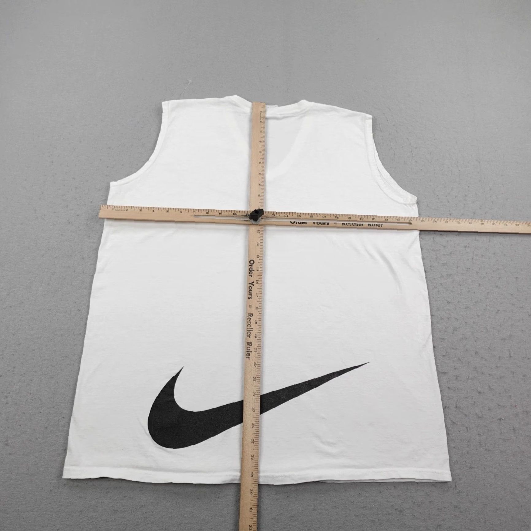 Nike Vintage Nike Shirt Men XL White V Neck Sleeveless Tank Top Muscle Gym Swoosh 90s Size US XL / EU 56 / 4 - 5 Thumbnail