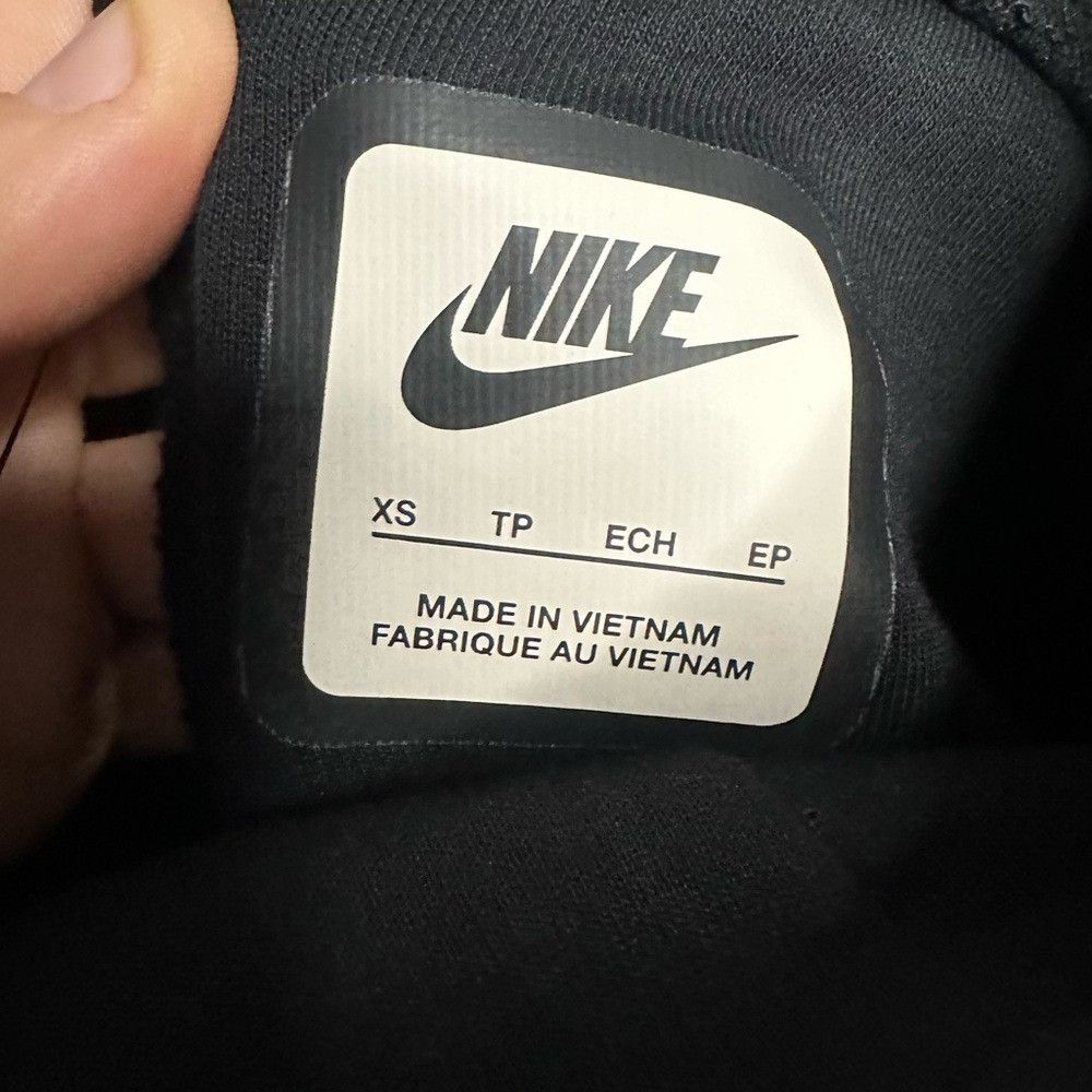 Nike Nike Women's Tech Fleece High Waisted 3” Pleated Shorts NWT Size 26" / US 2 / IT 38 - 13 Thumbnail