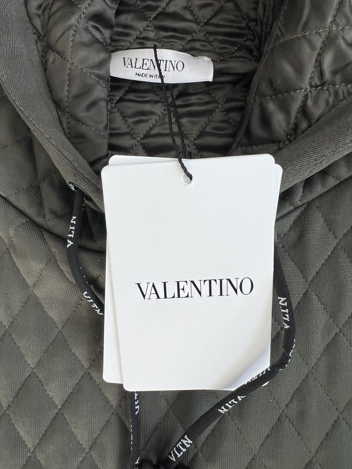Valentino Poncho cloak in quilted polyamide/cotton blend, Italy Size US L / EU 52-54 / 3 - 23 Thumbnail