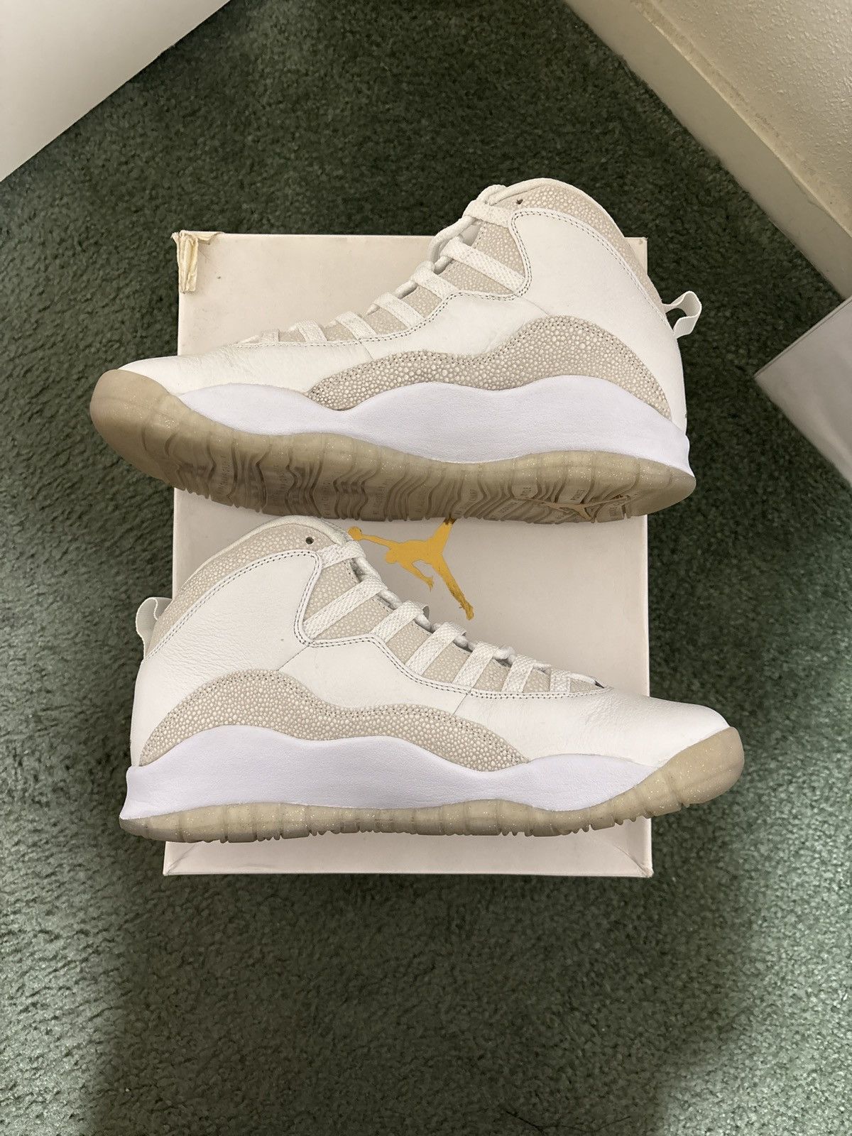 Jordan Brand × October's Very Own Jordan 10 Retro OVO Size US 9 / EU 42 - 2 Thumbnail