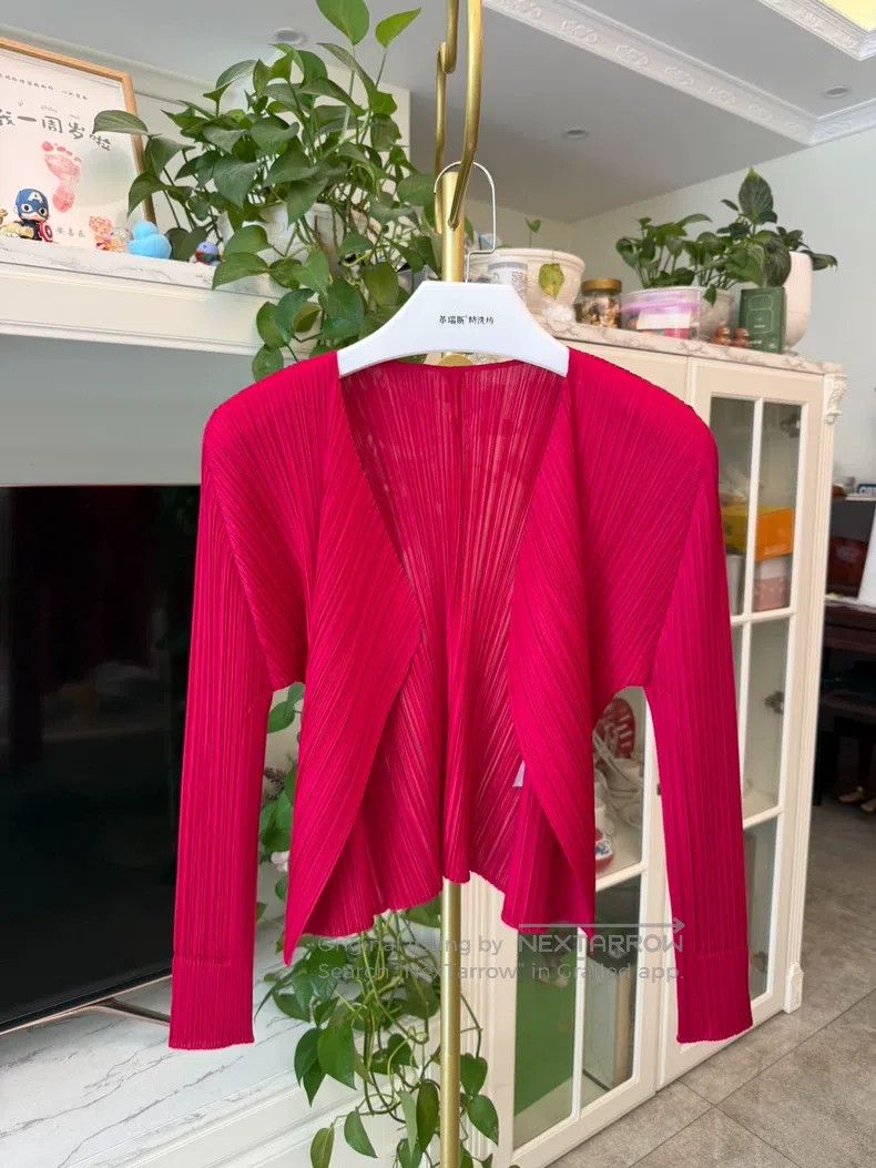 Issey Miyake Issey Miyake Full Rouge Red Iridescent Cardigan Coat Size L / US 10 / IT 46 - 2 Thumbnail