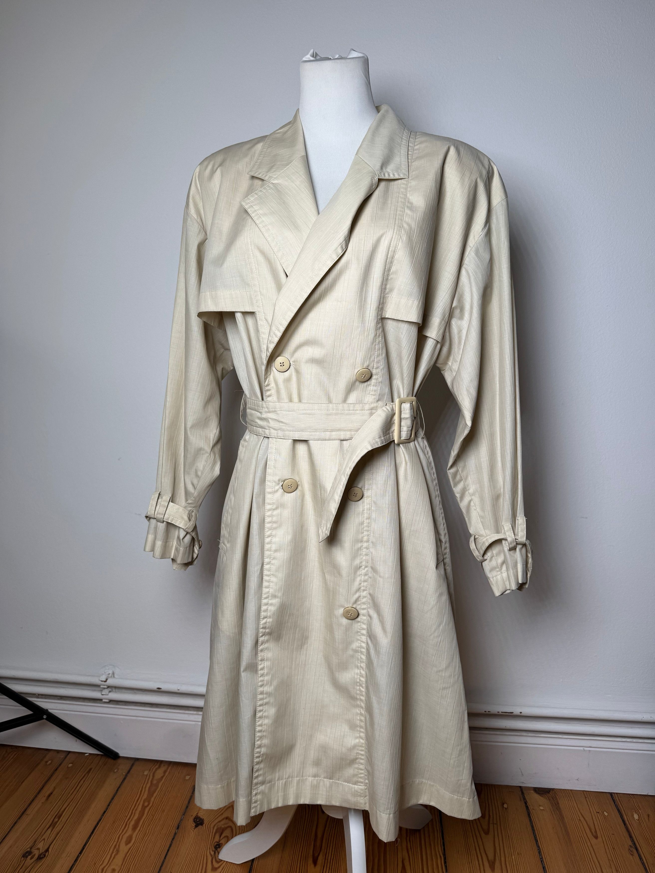 Courreges Vintage Trenchcoat Beige / Gold 38\M Size S / US 4 / IT 40 - 1 Thumbnail