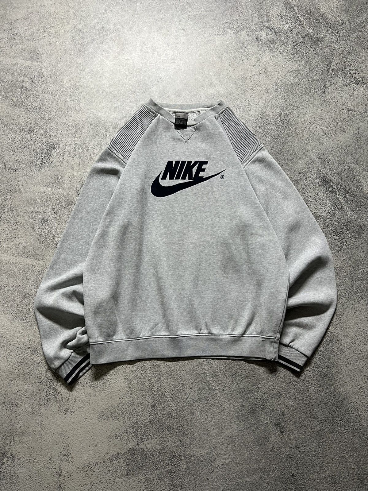 Vintage Vintage Y2k Nike 🩶 Velour Spell Out Big Logo Sweatshirt 90’s Size US S / EU 44-46 / 1 - 5 Thumbnail