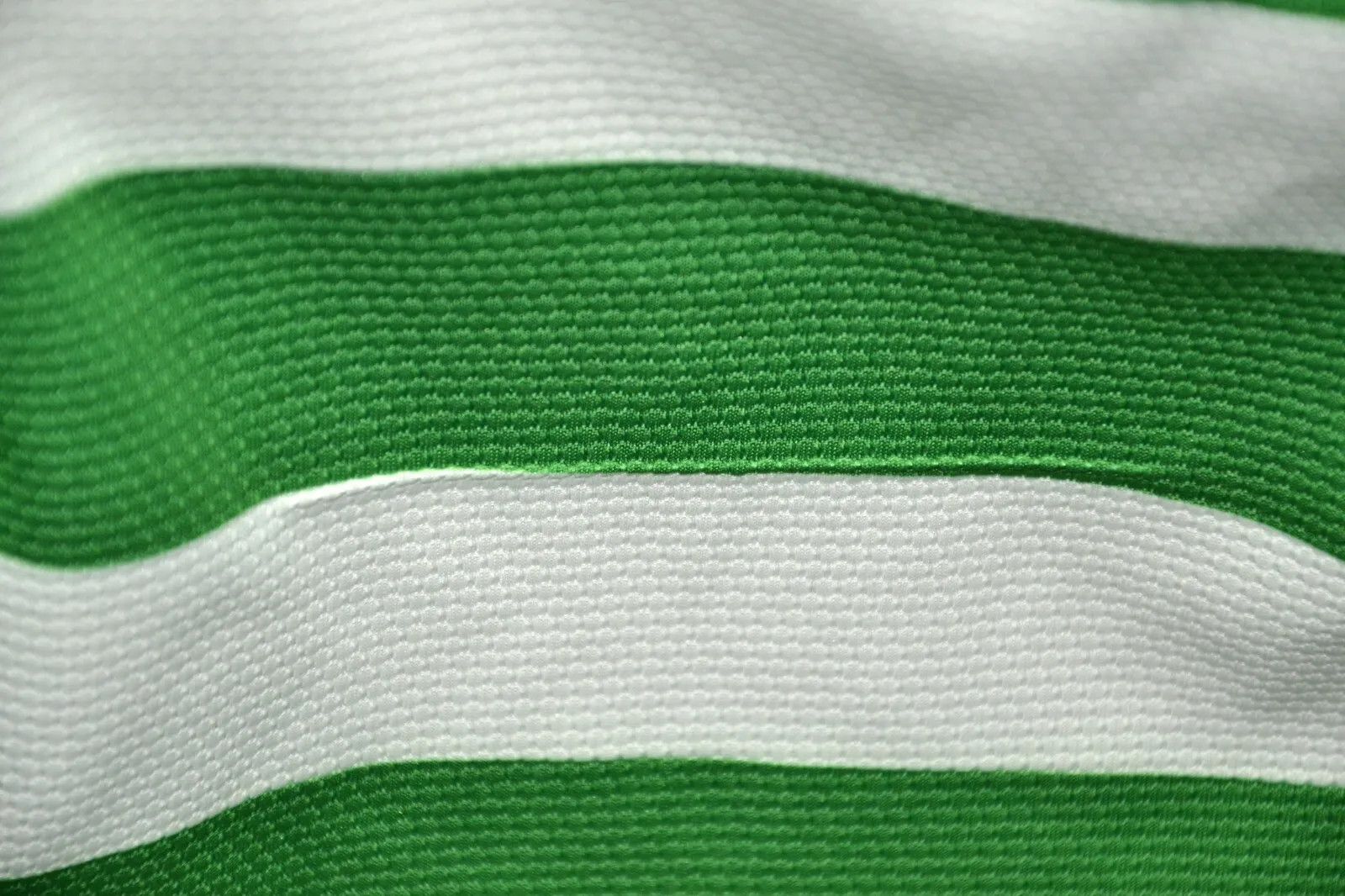 Nike CELTIC 2012/2013 SHIRT JERSEY NIKE SIZE L LONG SLEEVE Size US L / EU 52-54 / 3 - 3 Thumbnail