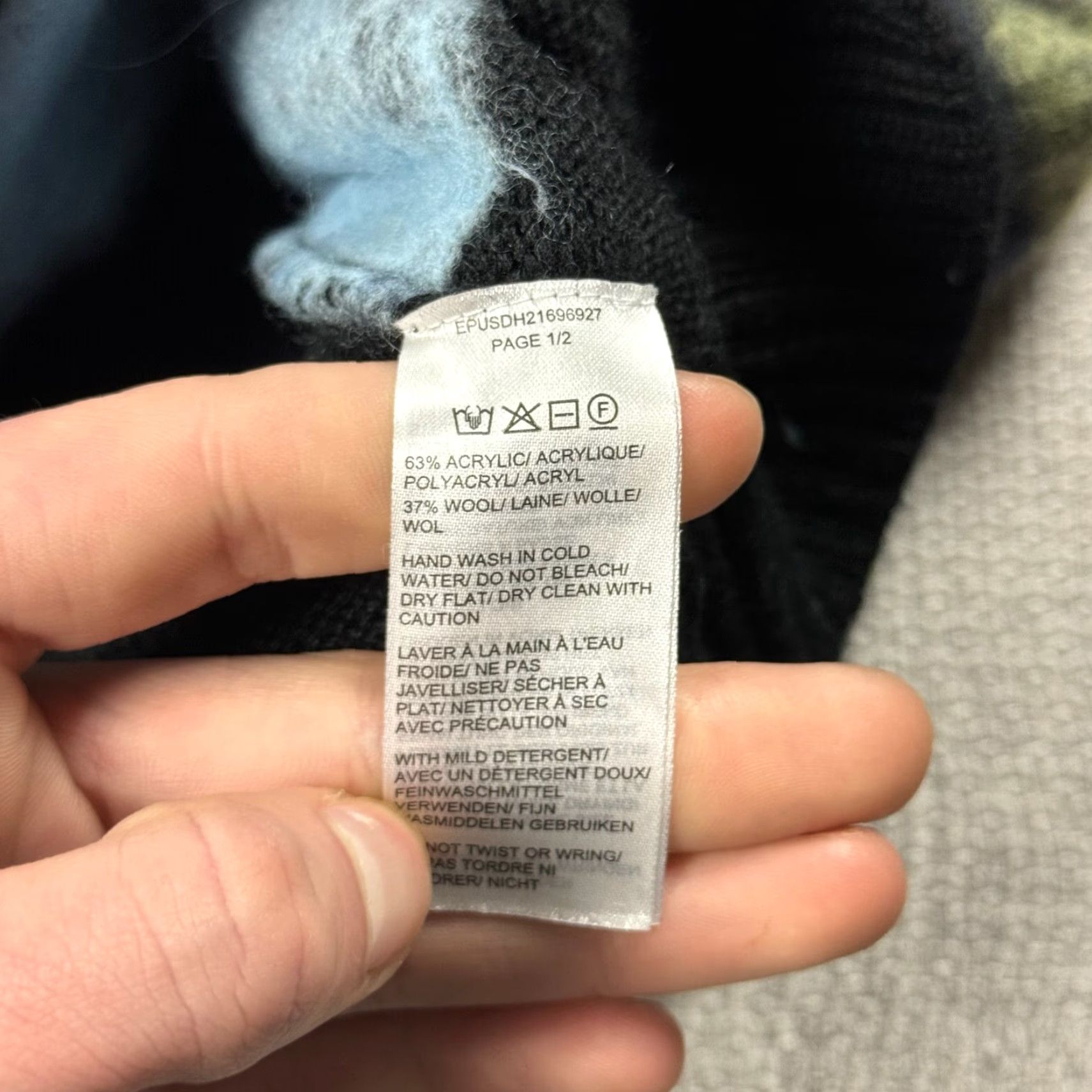 Saks Fifth Avenue VINTAGE Saks Fifth Avenue Mens Needle Punch Crewneck Sweater Wool Acrylic Size Large Black Striped Knit Wool Modern City Mens Size US L / EU 52-54 / 3 - 5 Thumbnail