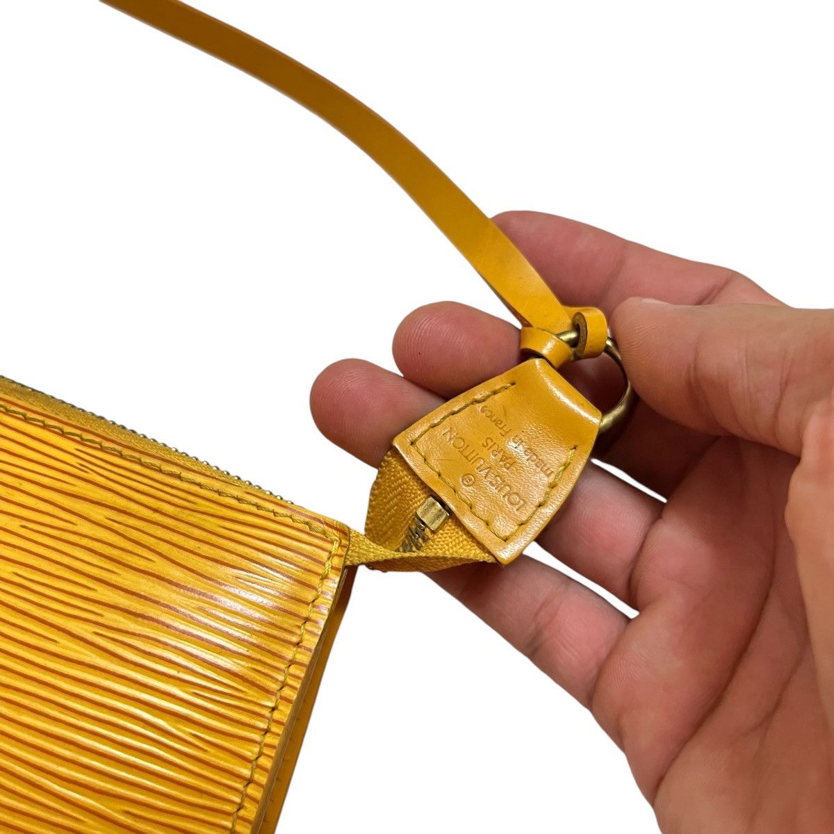 Louis Vuitton Authentic Vintage Louis Vuitton Epi Leather Pochette Bag Size ONE SIZE - 5 Thumbnail
