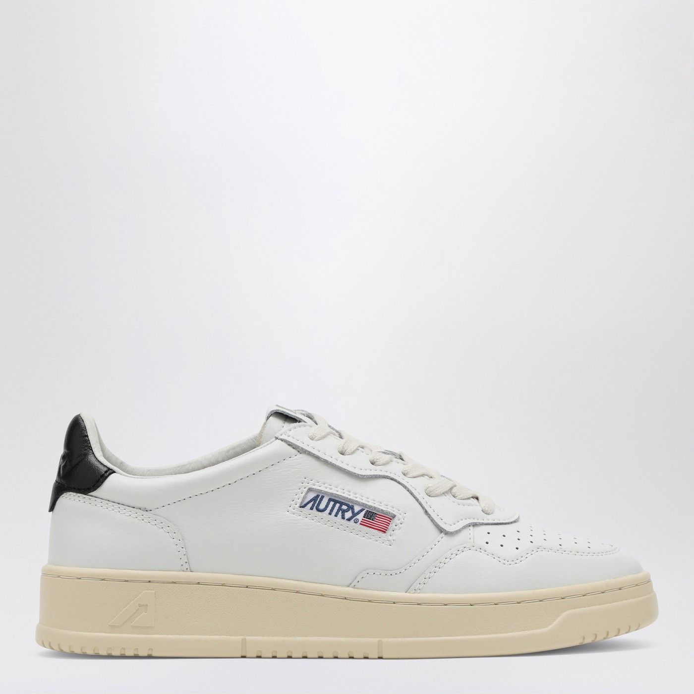 AUTRY o1s22i1n0925 'Medalist' Low Top Sneakers in White/Black Size US 9 / EU 42 - 2 Thumbnail