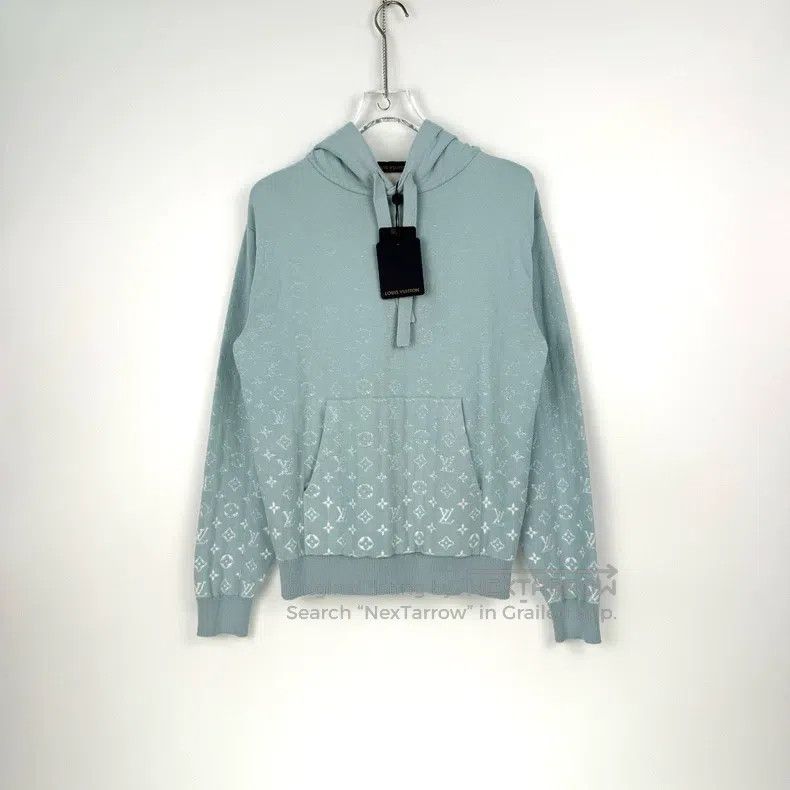 Louis Vuitton Louis Vuitton Light blue logo hooded sweater Size US S / EU 44-46 / 1 - 3 Thumbnail
