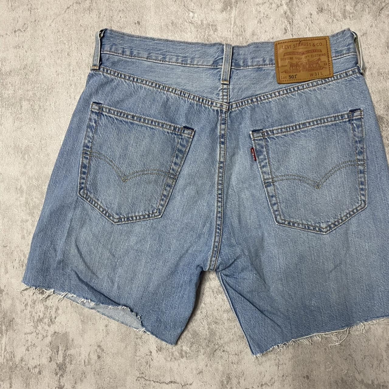 Levi's Levi's 501 shorts with frayed hem and distressed details Size US 31 - 1 Thumbnail