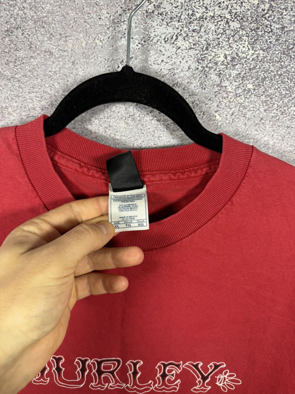 Hurley × Vintage Vintage Hurley International 09 Distressed Surfing T Shirt Size US XL / EU 56 / 4 - 8 Thumbnail