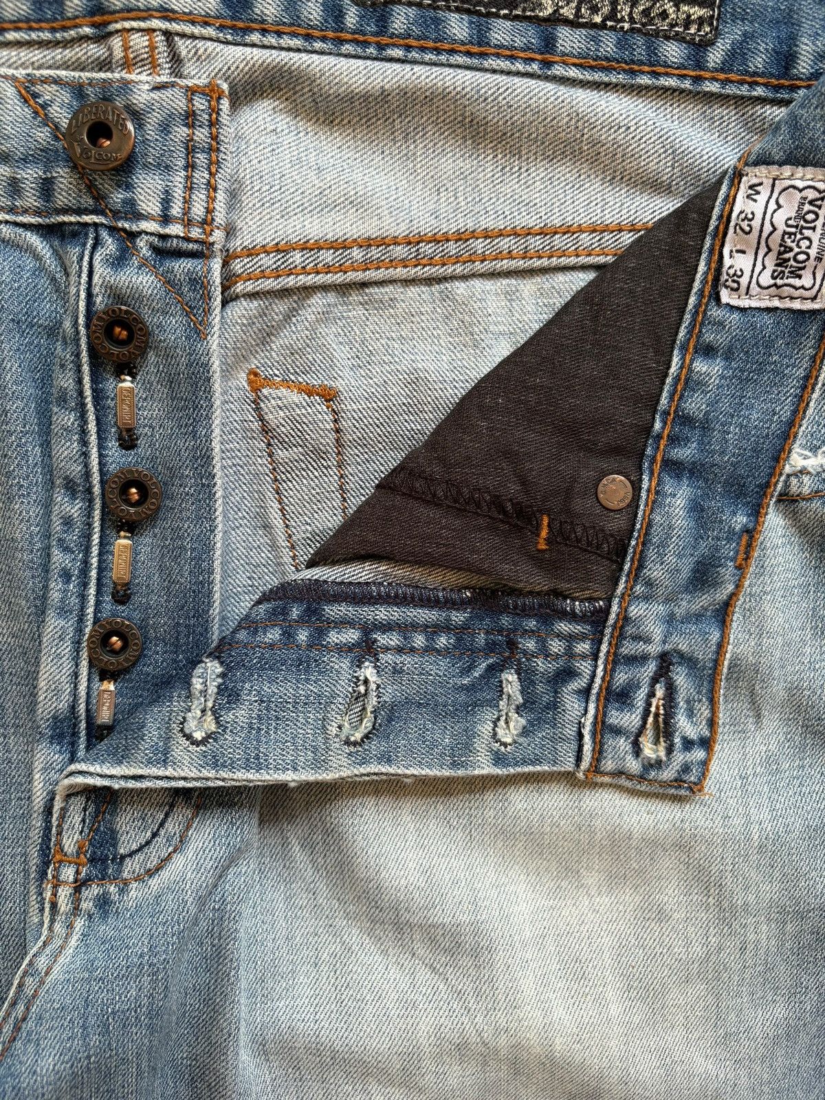 Volcom Vintage Volcom Button Fly Faded Wash Loose Baggy Jeans Size US 31 - 3 Thumbnail