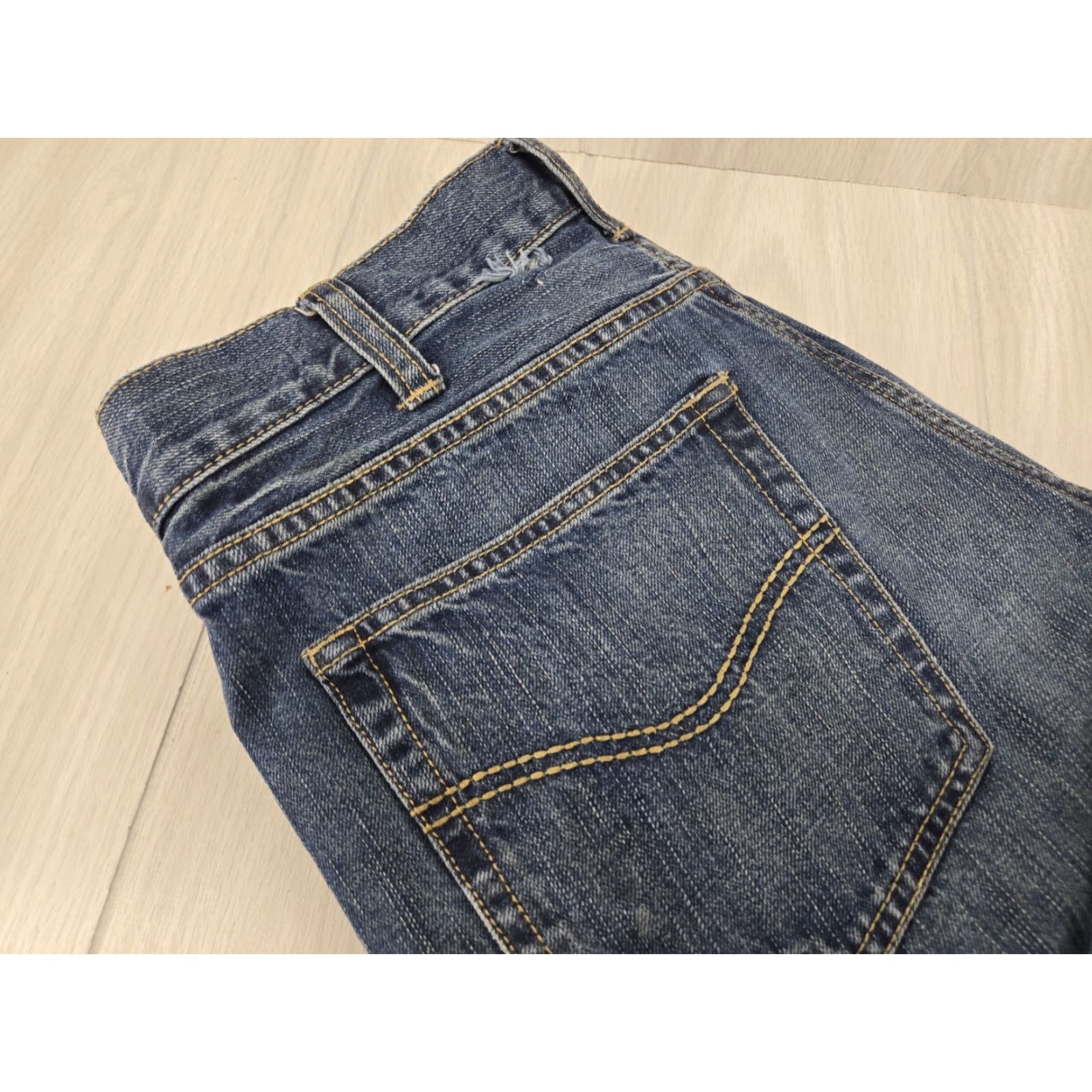 Carhartt Carhartt Jeans 101019 960 Loose Fit Straight Leg Mens Denim Work Jeans 33x34 Blue Regular 34 Inseam Mens Denim Jeans Tight Hole Size US 33 - 7 Thumbnail