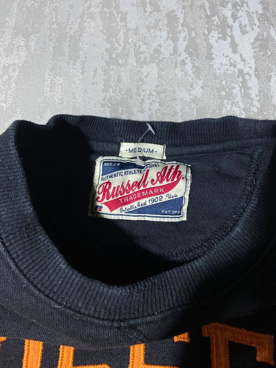 Russell Athletic × Vintage Vintage Russell Athletic Crewneck Sweatshirt Central Logo Size US S / EU 44-46 / 1 - 5 Thumbnail
