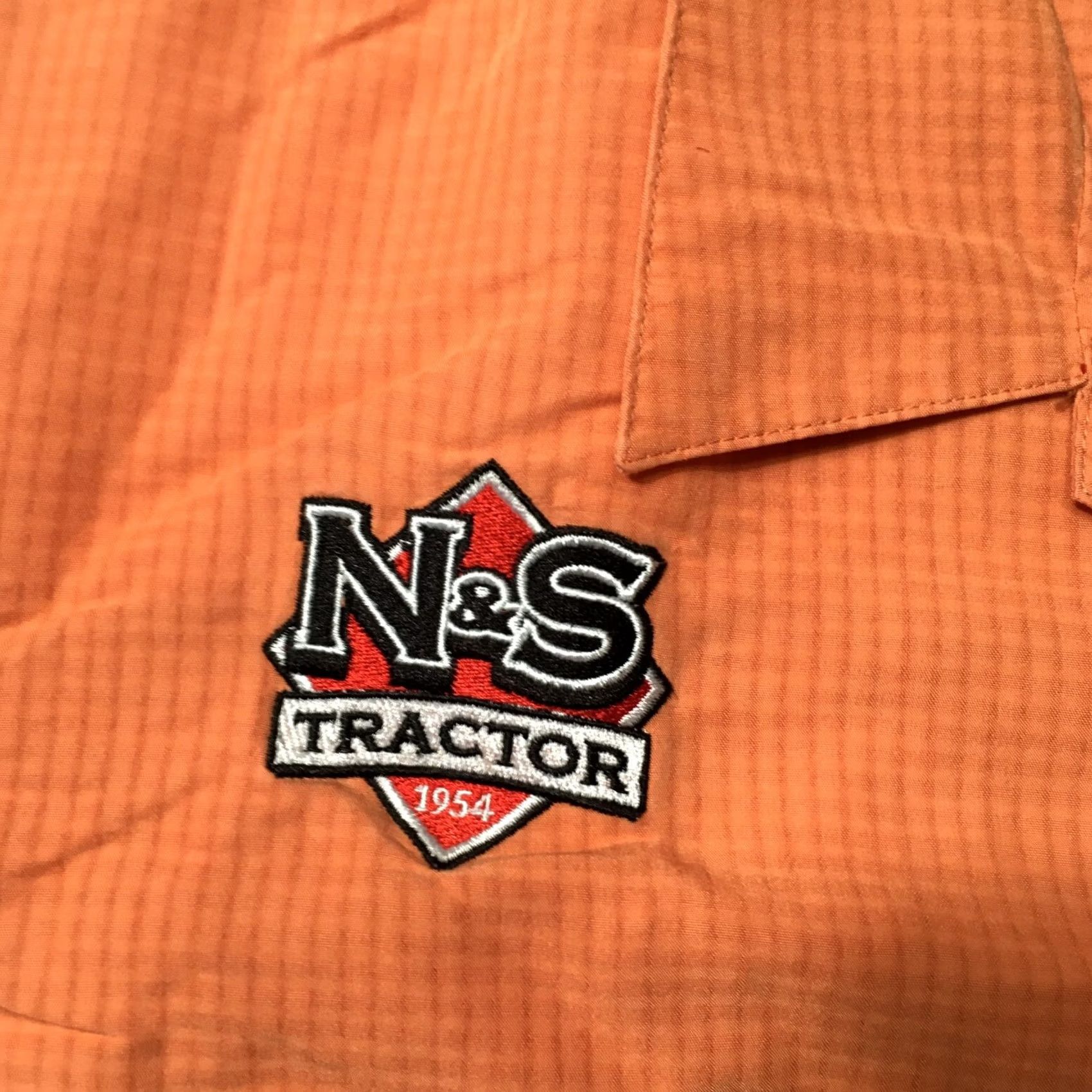 Vintage Harriton Mens Button-Up Shirt Orange Short Sleeve Embroidered Chest Pocket 70% rayon 30% polyester M560 Athletic Regular Size L Size US L / EU 52-54 / 3 - 7 Thumbnail