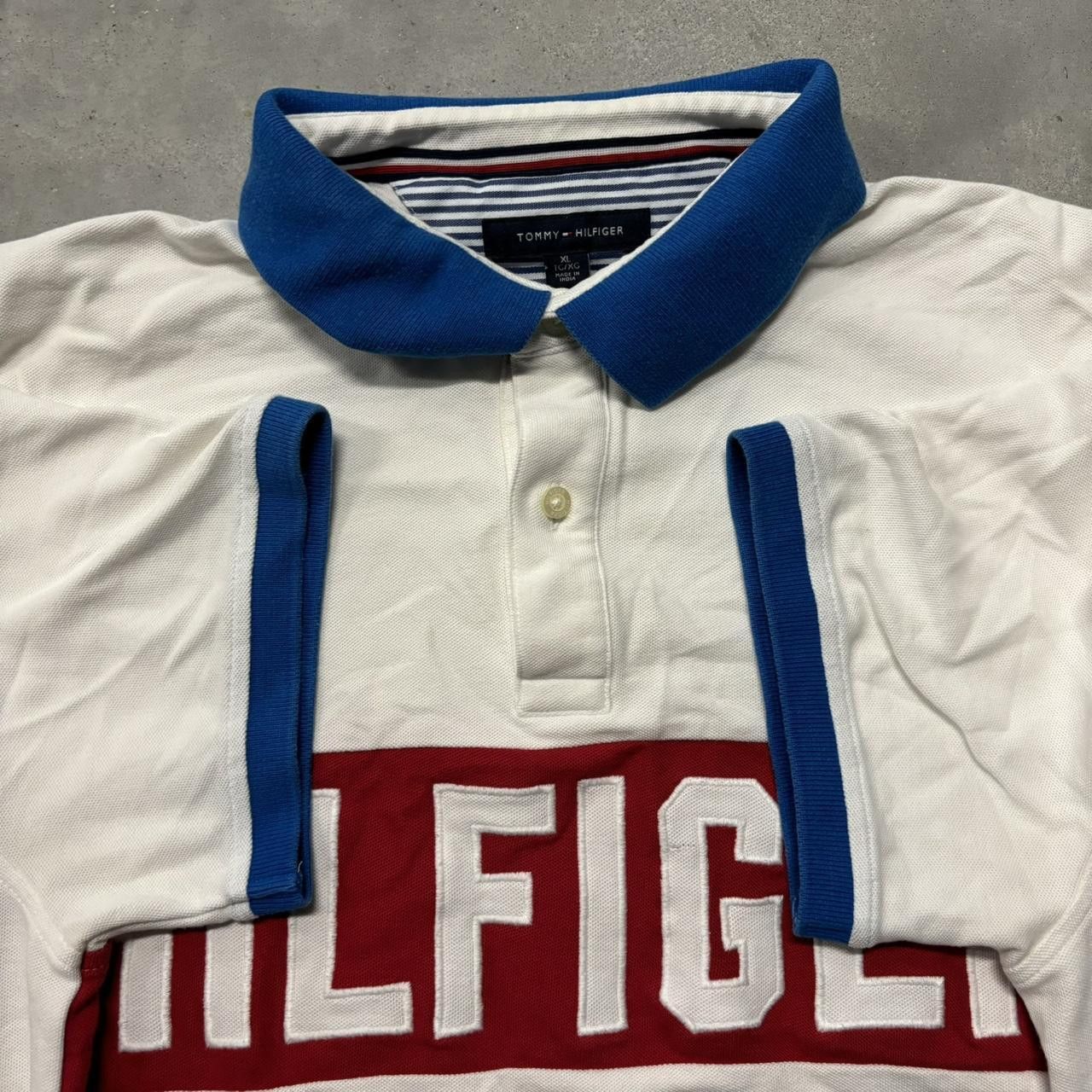 Tommy Hilfiger × Vintage Crazy Vintage Y2K/2000s White Tommy Hilfiger Spellout Essential Polo Shirt! Size US XL / EU 56 / 4 - 3 Thumbnail