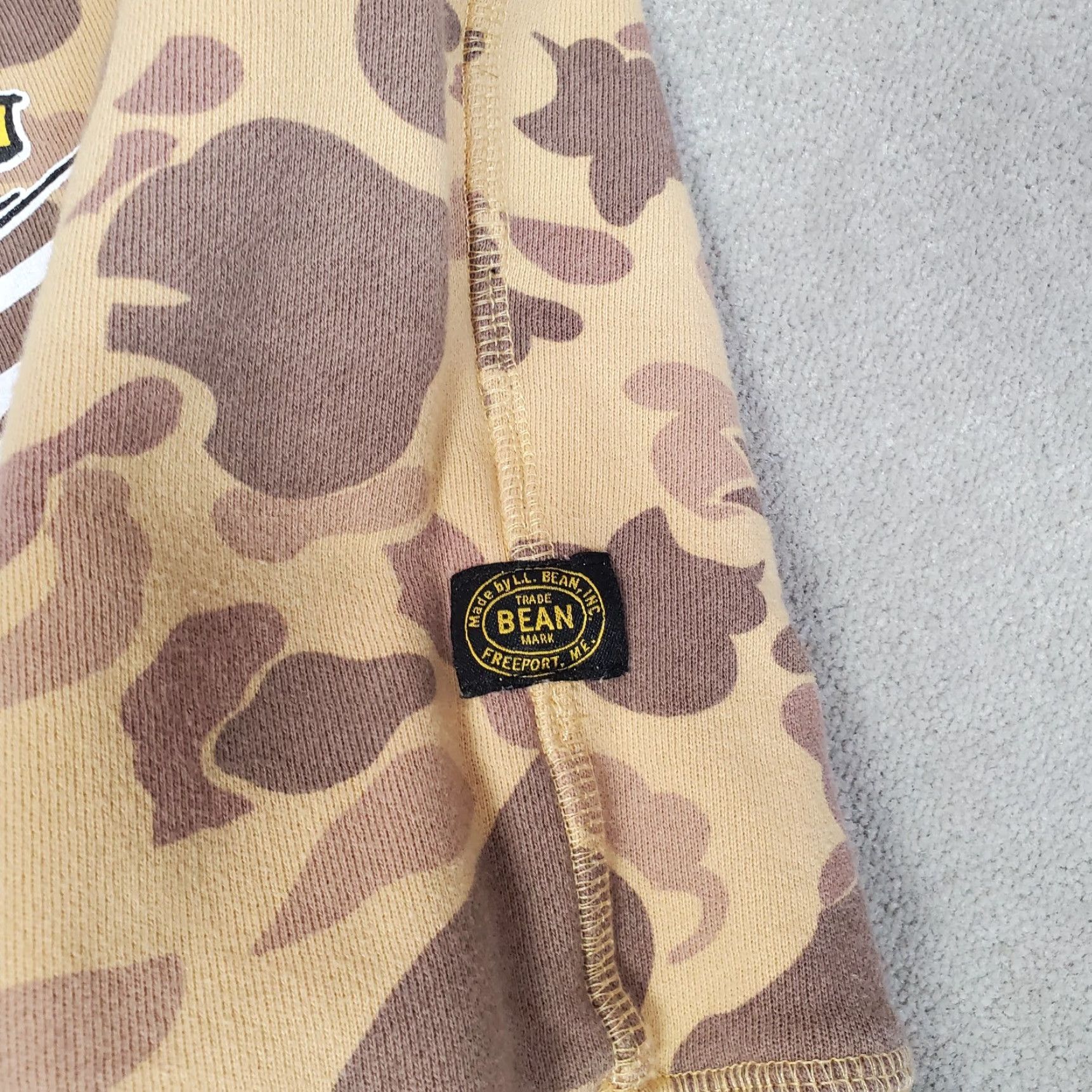 Todd Snyder **Todd Snyder LL Bean Mens Medium Brown Camo Pullover Sweatshirt** User: **Todd Snyder LL Bean Mens Medium Brown Camo Sweatshirt Pullover** Size US M / EU 48-50 / 2 - 3 Thumbnail