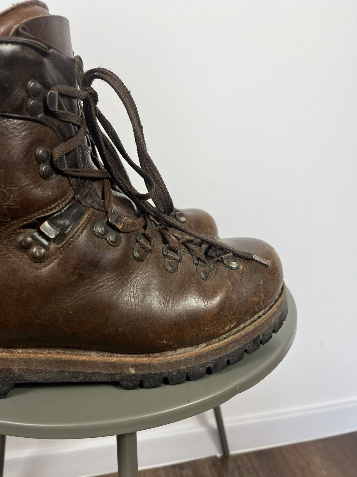 Other Meindl Men’s Leather Hiking Boots 9 Heavy Duty Vibram Sole Size US 9 / EU 42 - 4 Thumbnail