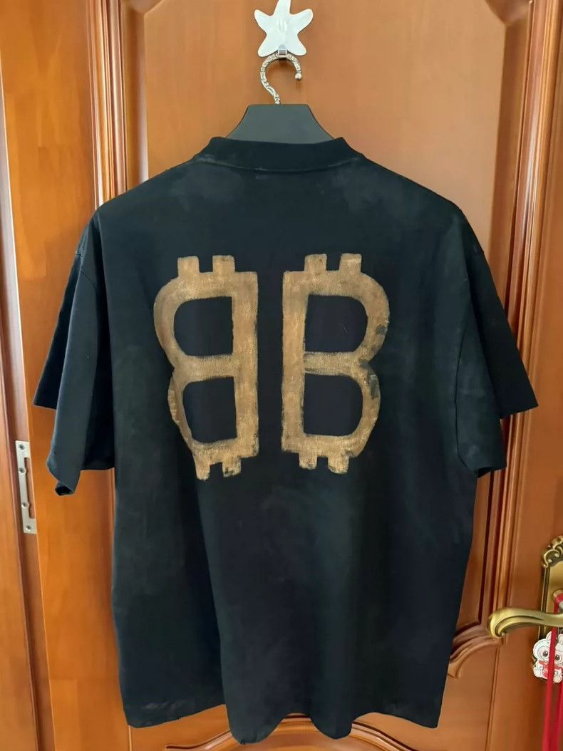 Balenciaga Balenciaga Bitcoin short sleeve 1 yard Size US S / EU 44-46 / 1 - 2 Thumbnail