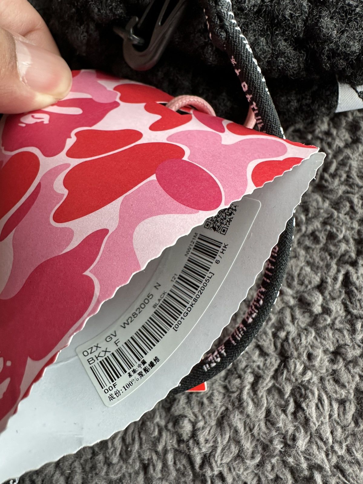 Bape BAPE Shark Boa Mittens Size ONE SIZE - 6 Thumbnail