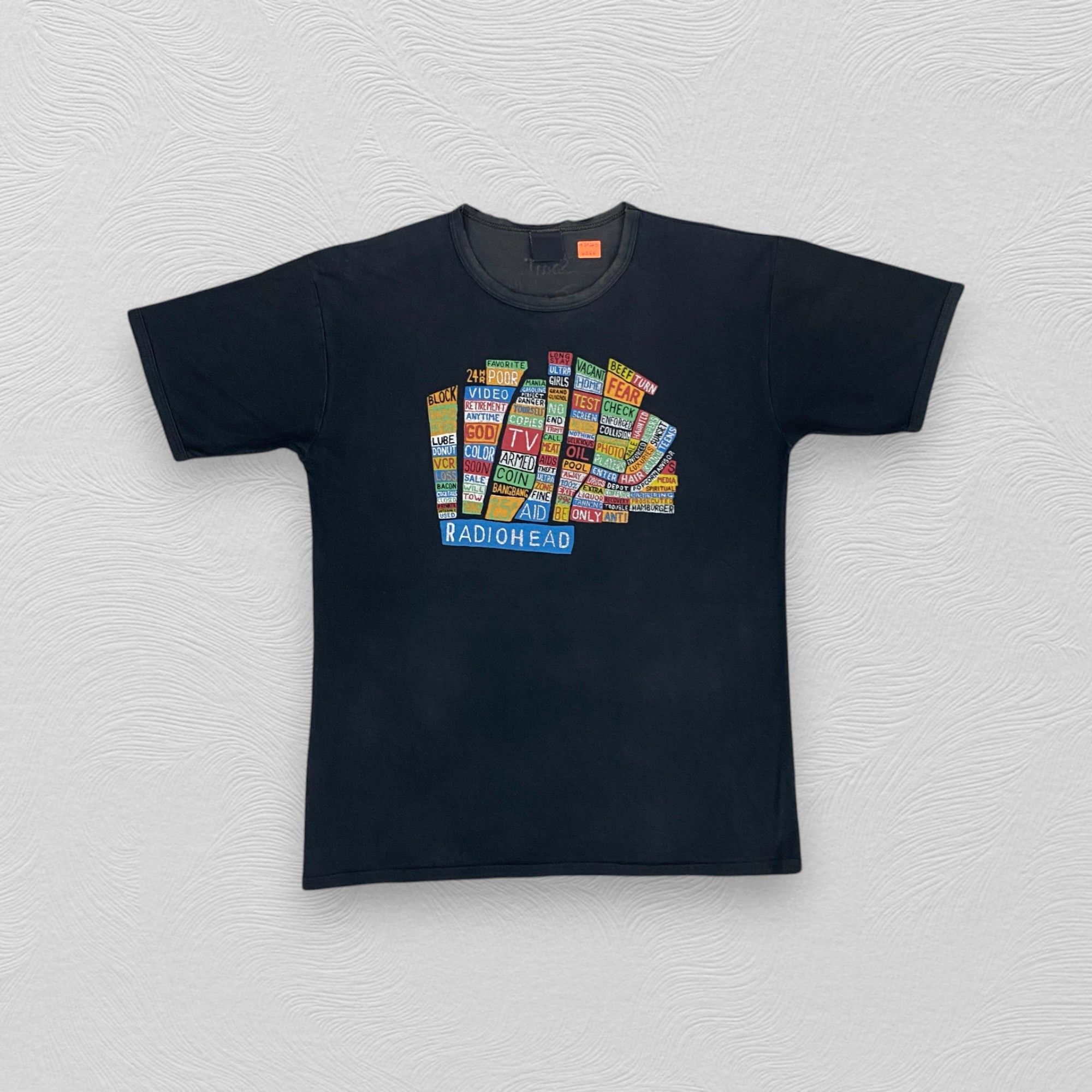 Band Tees Vintage Distressed Radiohead Band T-Shirt - H066 Size US M / EU 48-50 / 2 - 1 Thumbnail