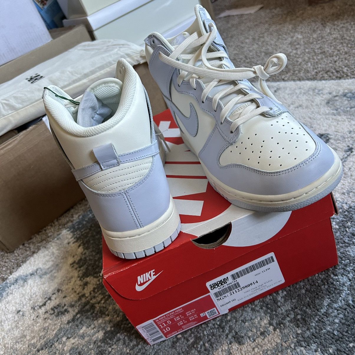 Nike DD1869-102 NiKE DUNK HiGH FOOTBALL GREY SAiL PALE iVORY Size US 10 / EU 43 - 2 Thumbnail