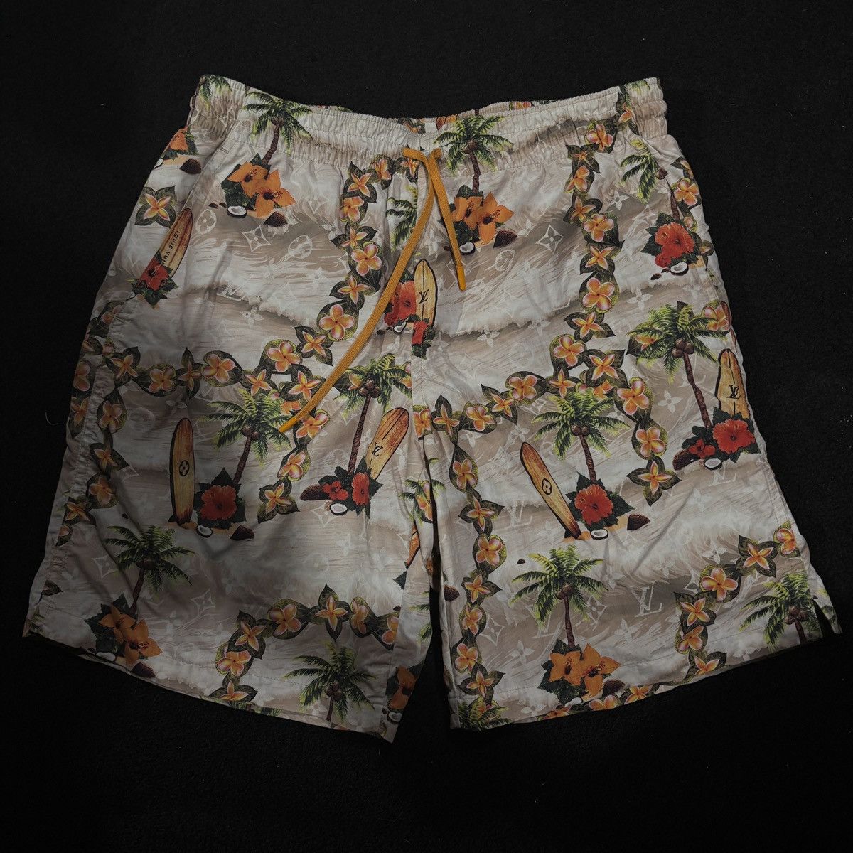 VERY RARE LOUIS VUITTON SAND BEACH PRINT SWIMSHORTS