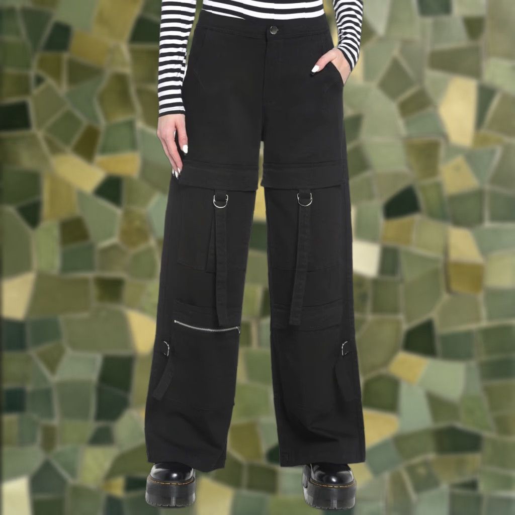 Hot Topic Hot Topic Black High Rise Straight Wide Leg Cargo Pants Women Size 5 Casual Cotton Zipper Pockets Holiday 90s Inspired Size 28" / US 6 / IT 42 - 1 Thumbnail