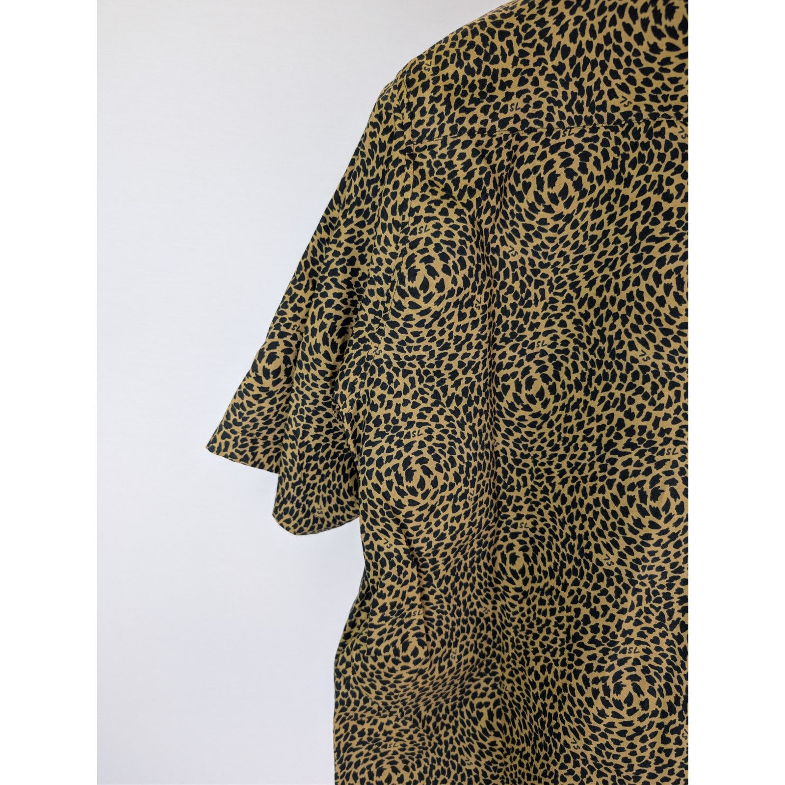 Saint Laurent Paris o1rshd1 Leopard Print Hawaiian Short-Sleeve Shirt in Black Size US XL / EU 56 / 4 - 16 Thumbnail