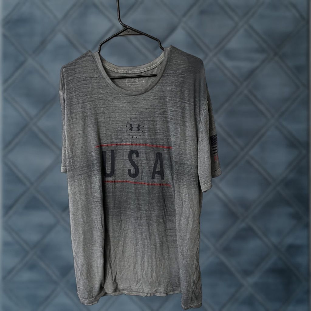 Under Armour VINTAGE Under Armour T-Shirt Men’s XXL Short Sleeve Gray Crew Neck HeatGear Distre Logo Graphic 2010s Mens Size US XXL / EU 58 / 5 - 1 Thumbnail