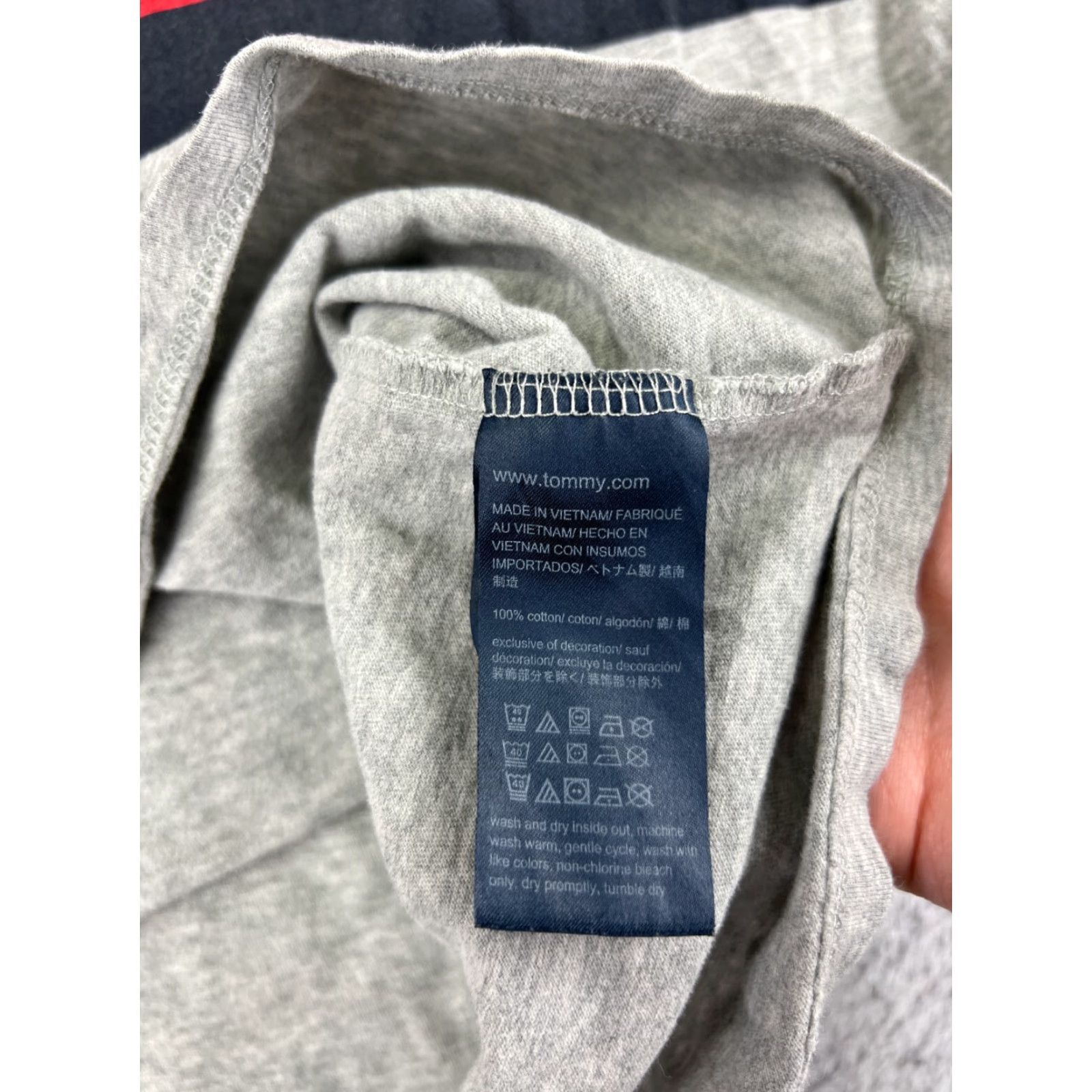 Tommy Hilfiger Tommy Hilfiger Shirt Adult Large Gray Stripe Short Sleeve Crew Neck 100% Cotton Logo Men L Gray Striped T-Shirt Mens Size US L / EU 52-54 / 3 - 7 Thumbnail