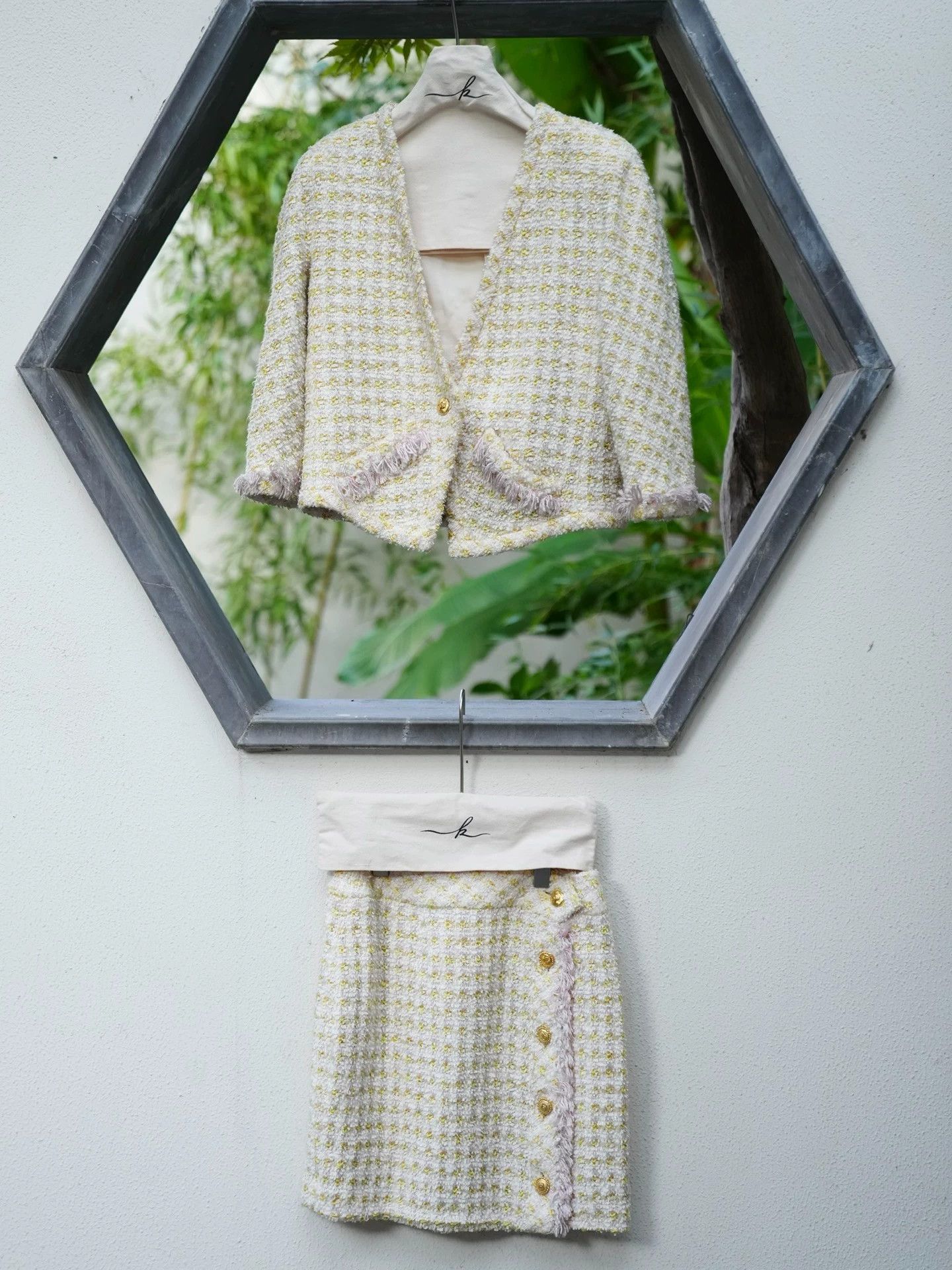 Chanel Chanel 1992 Yellow-Pink Lurex Tweed Suit Skirt Set Size M / US 6-8 / IT 42-44 - 9 Thumbnail