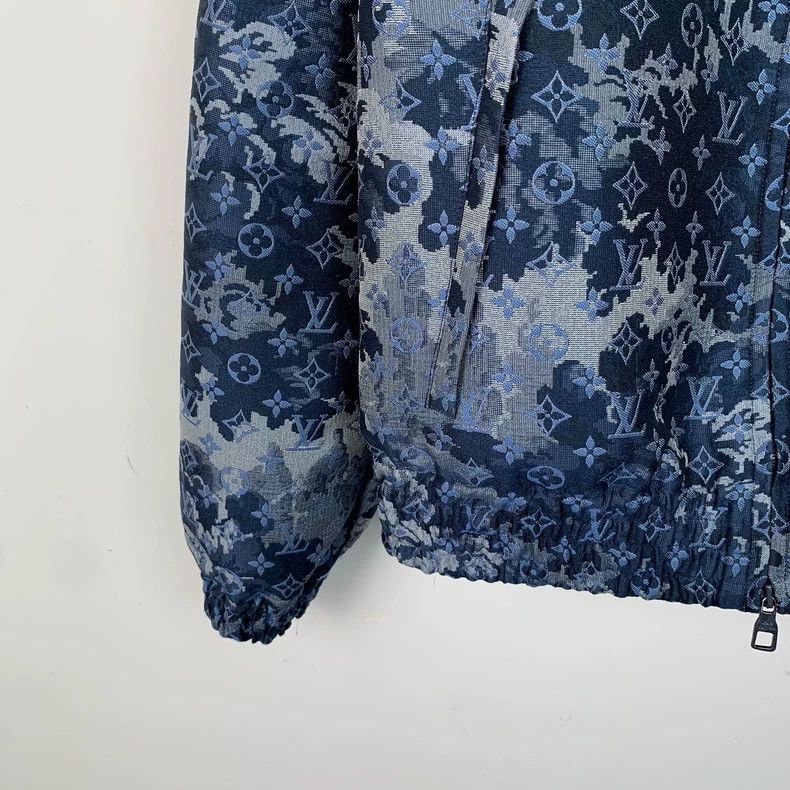 Louis Vuitton Louis Vuitton Blue logo full print hooded zip-up jacket Size US S / EU 44-46 / 1 - 4 Thumbnail