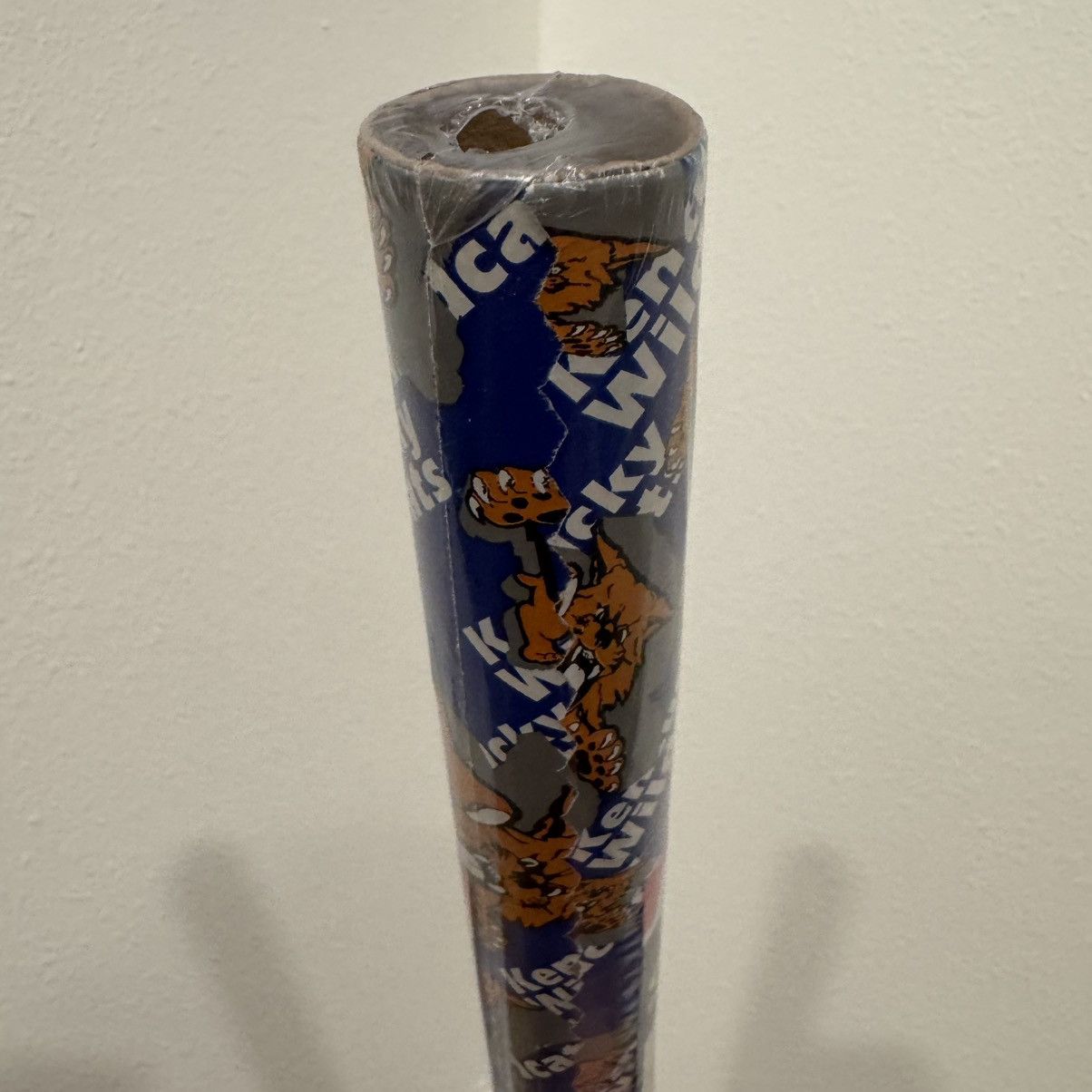 NCAA × Vintage University Of Kentucky Wrapping Paper 30”x5” (12.5 SQ. FT.) Size ONE SIZE - 9 Thumbnail