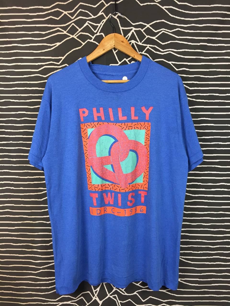 Vintage Vtg 90s Philly Twist Philadelphia Pretzel Culture Tee Size US L / EU 52-54 / 3 - 1 Thumbnail