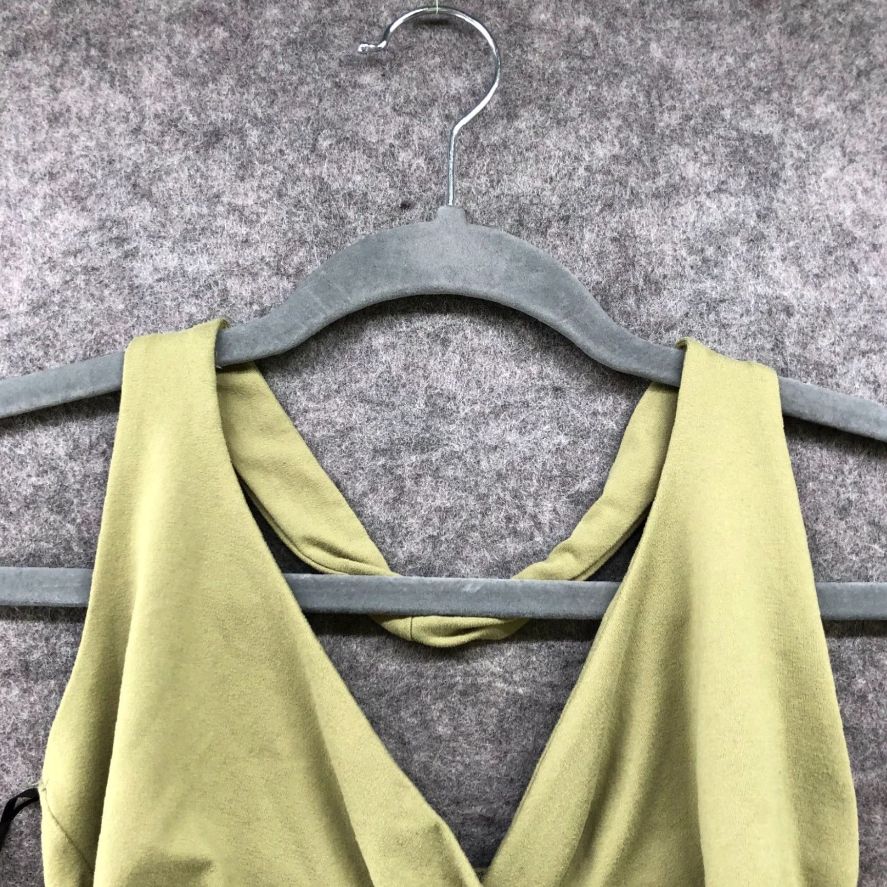 Urban Outfitters VINTAGE Urban Outfitters Halter Crop Top Womens S V Neck Twist Front Cutout Lime Green Size S / US 4 / IT 40 - 3 Thumbnail