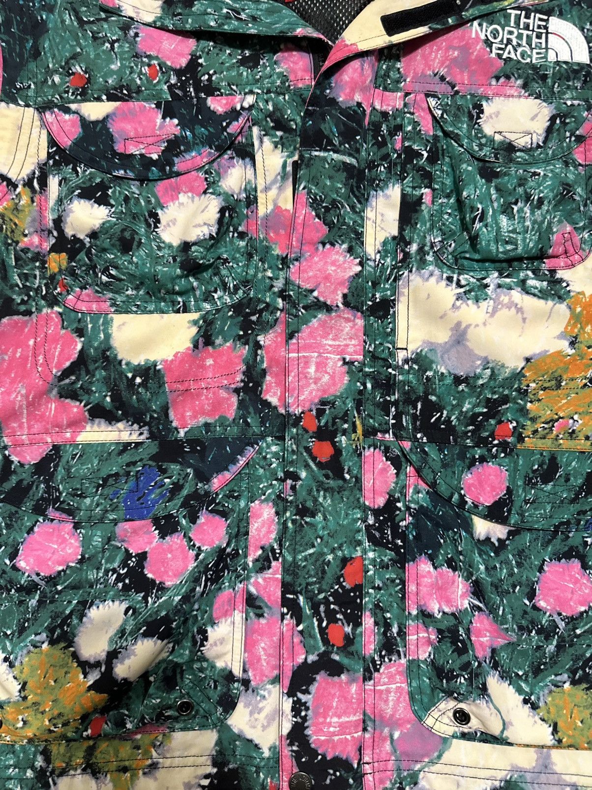 Supreme × The North Face SUPREMExTNF S/S 22 FLORAL SIZE MEDIUM Size US M / EU 48-50 / 2 - 9 Thumbnail