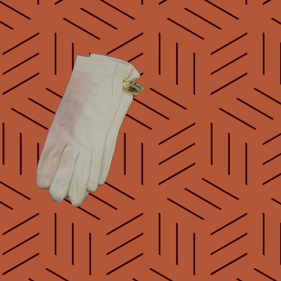 Vintage VINTAGE Finale Leather Look Nylon Gloves Women Cream 6-7 Self Stretch Dress Gloves Size ONE SIZE - 1 Thumbnail