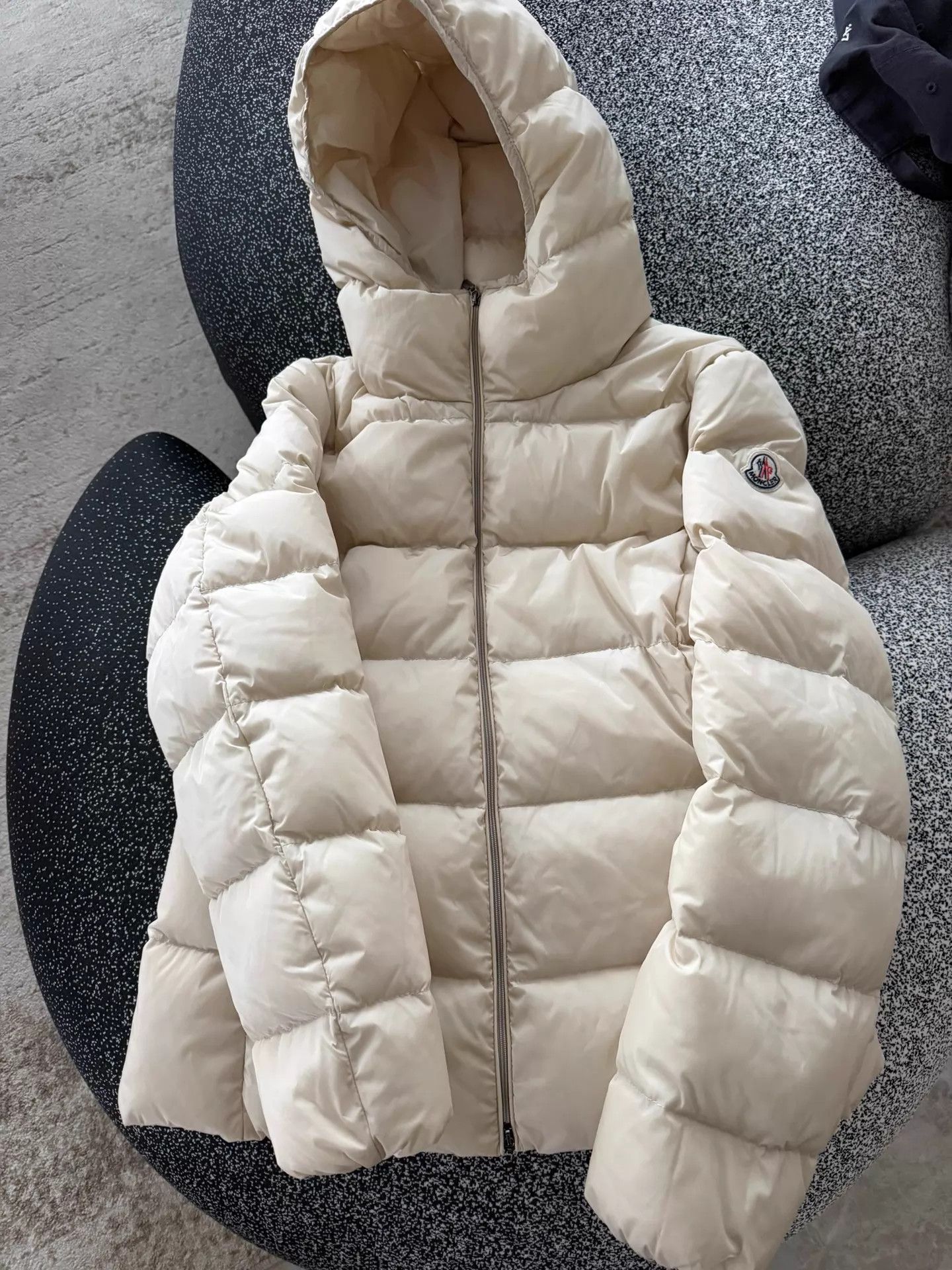 Moncler Moncler Ivory Puffer Jacket 3 (Good Condition) Size L / US 10 / IT 46 - 1 Thumbnail