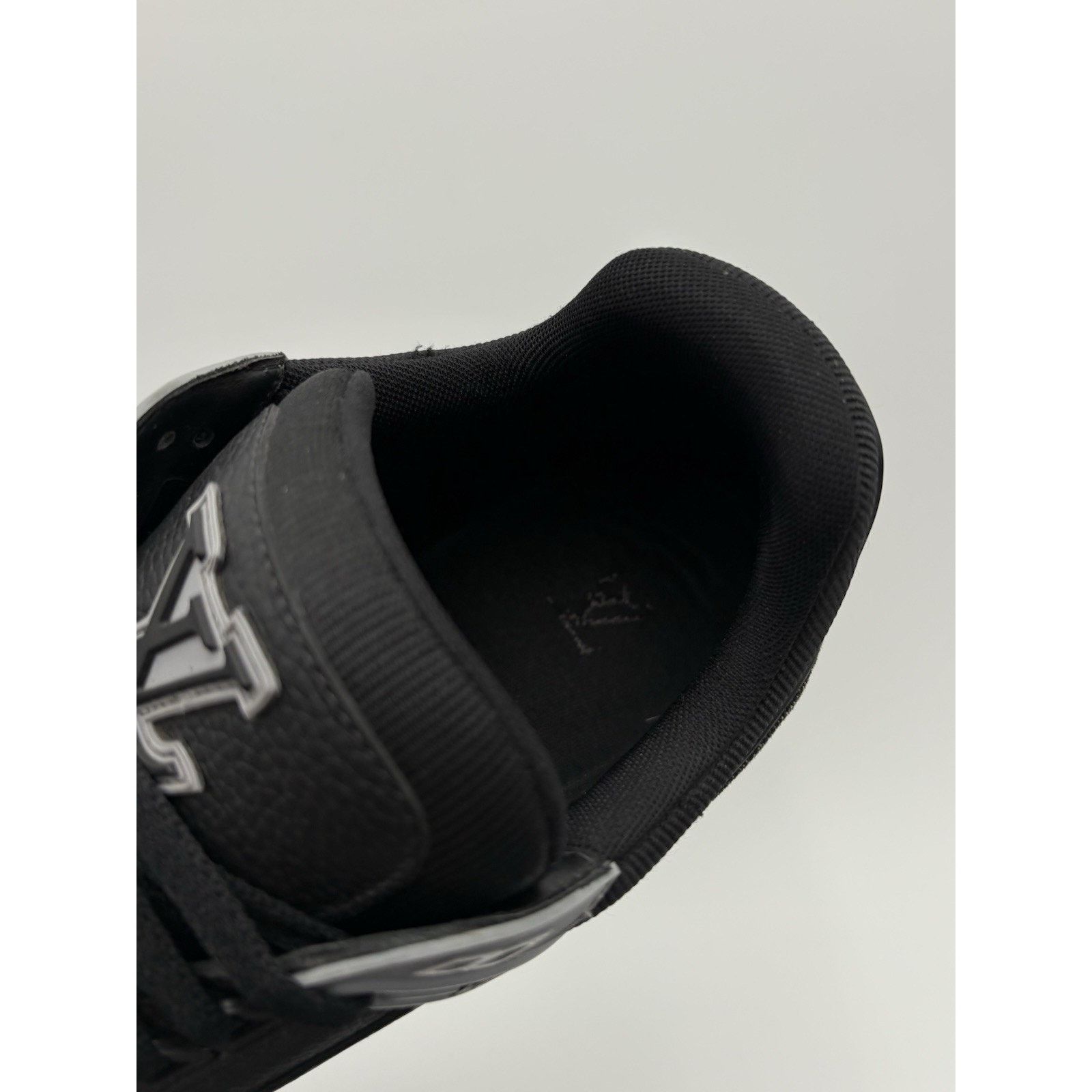Louis Vuitton (9-9.5) Louis Vuitton Trainer ' Damier Denim ' | GOOD COND! Size US 9.5 / EU 42-43 - 6 Thumbnail