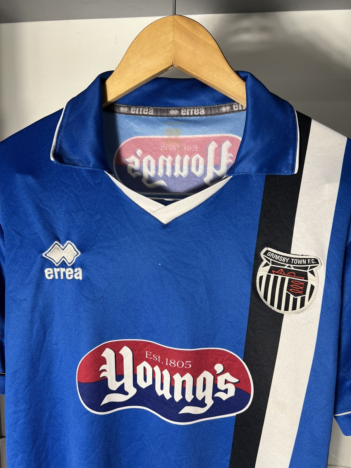 Errea VINTAGE ERREA GRIMSBY TOWN ENGLAND RETRO SOCCER JERSEY 90s Size US M / EU 48-50 / 2 - 7 Thumbnail