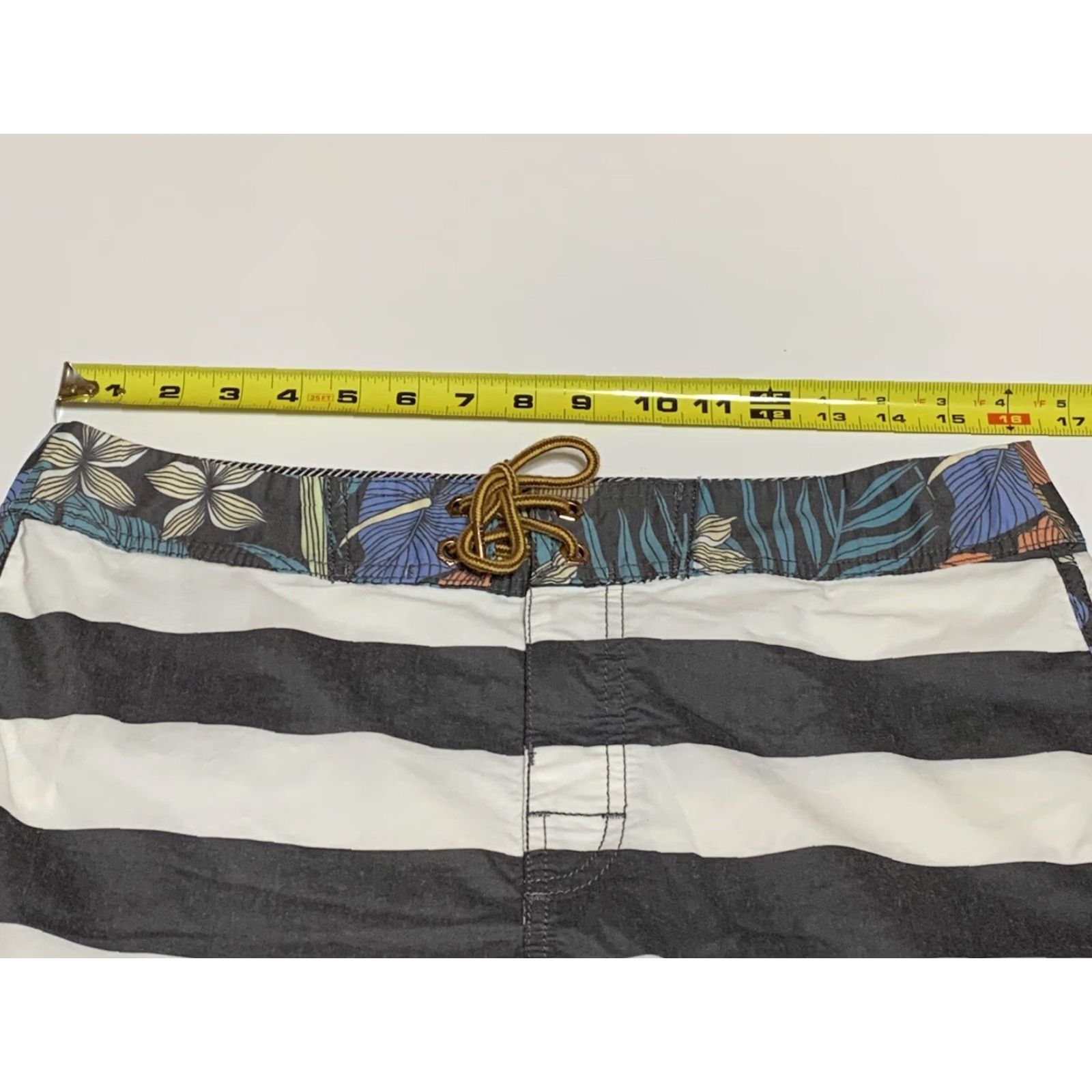 Globe Globe Striped Quick Dry Mens Boardshorts SZ 32 Multicolor Size US 32 / EU 48 - 4 Thumbnail