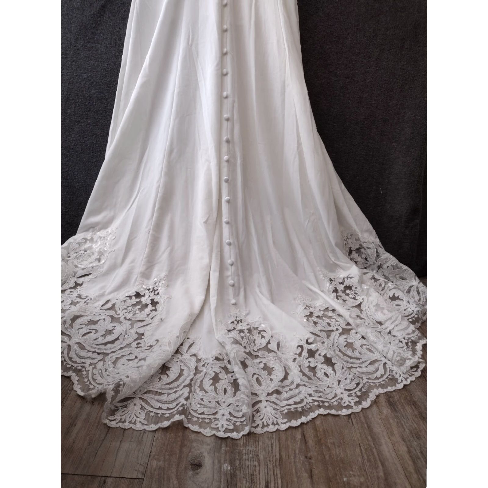 Vintage Wedding White Dress With Tank Top Sleeves Lace And Train Size 6 Dress Size US S / EU 44-46 / 1 - 2 Thumbnail
