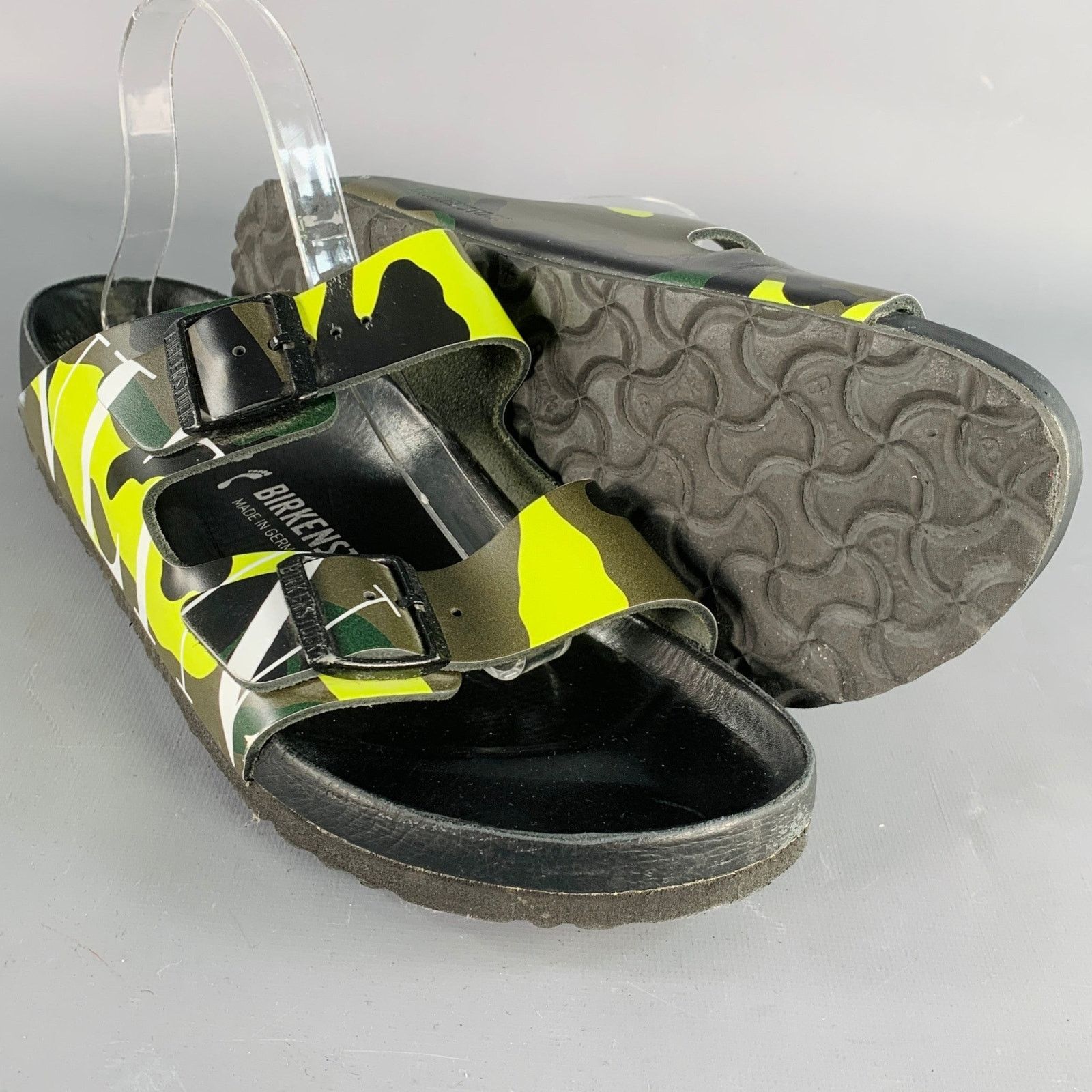 Valentino Size 10 Green Olive Camouflage Leather Belted Sandals Size US 10 / EU 43 - 5 Thumbnail