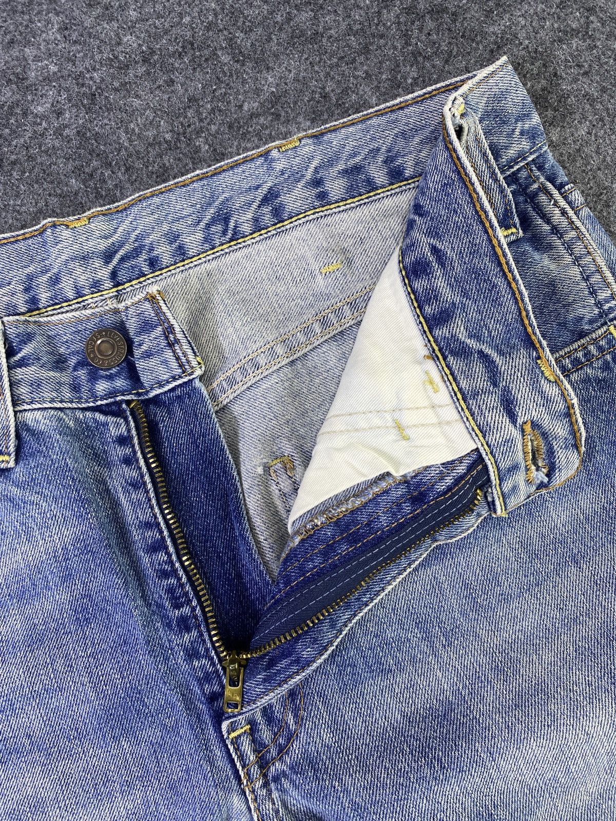 Jean × Levi's × Vintage VINTAGE LEVIS 605 DISTRESSES BLUE WASH JEANS-J887 Size US 31 - 5 Thumbnail