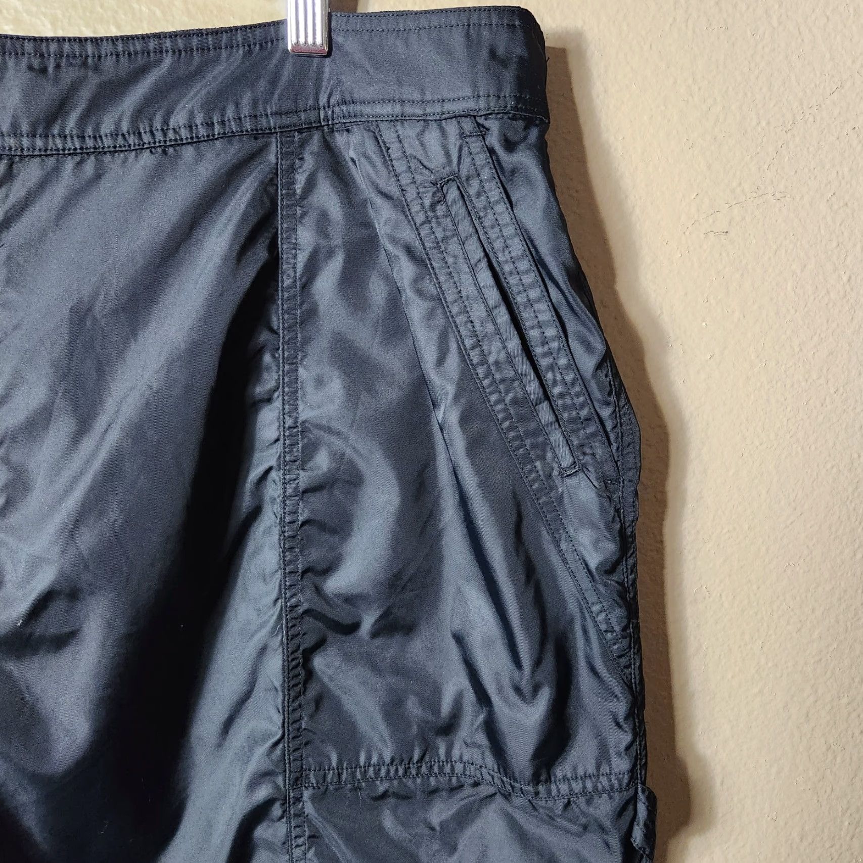 Fabletics Fabletics Womens |2X| Black Nylon High Rise Cargo Joggers Size 40" / US 18 - 6 Thumbnail