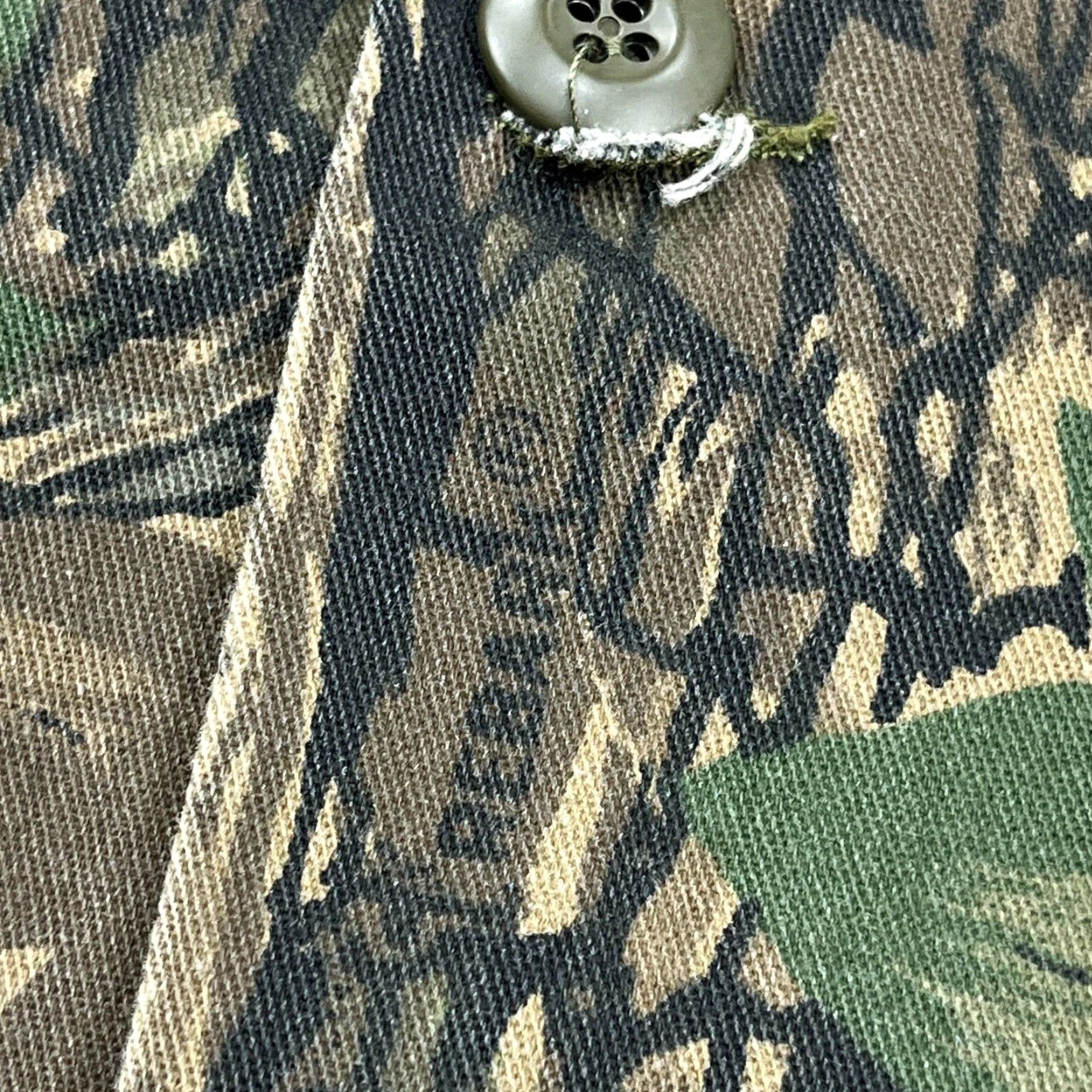 Vintage VINTAGE Ranger Jacket Men L Brown Camouflage Canvas Button Up Military Shacket All Seasons Pockets Logo 80s USA Size US L / EU 52-54 / 3 - 4 Thumbnail