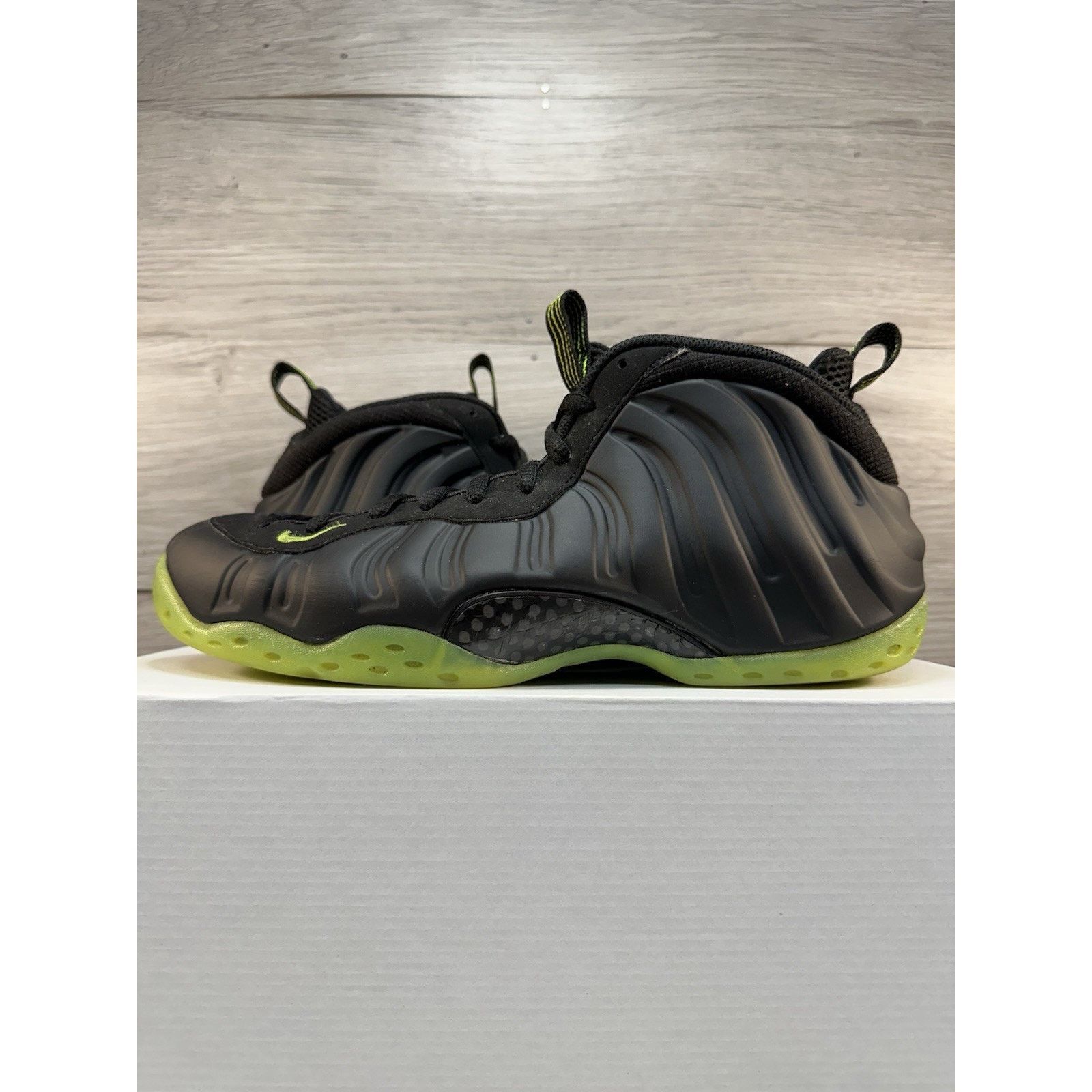 Nike Nike Air Foamposite One Black Volt - Size 10 Size US 10 / EU 43 - 1 Thumbnail